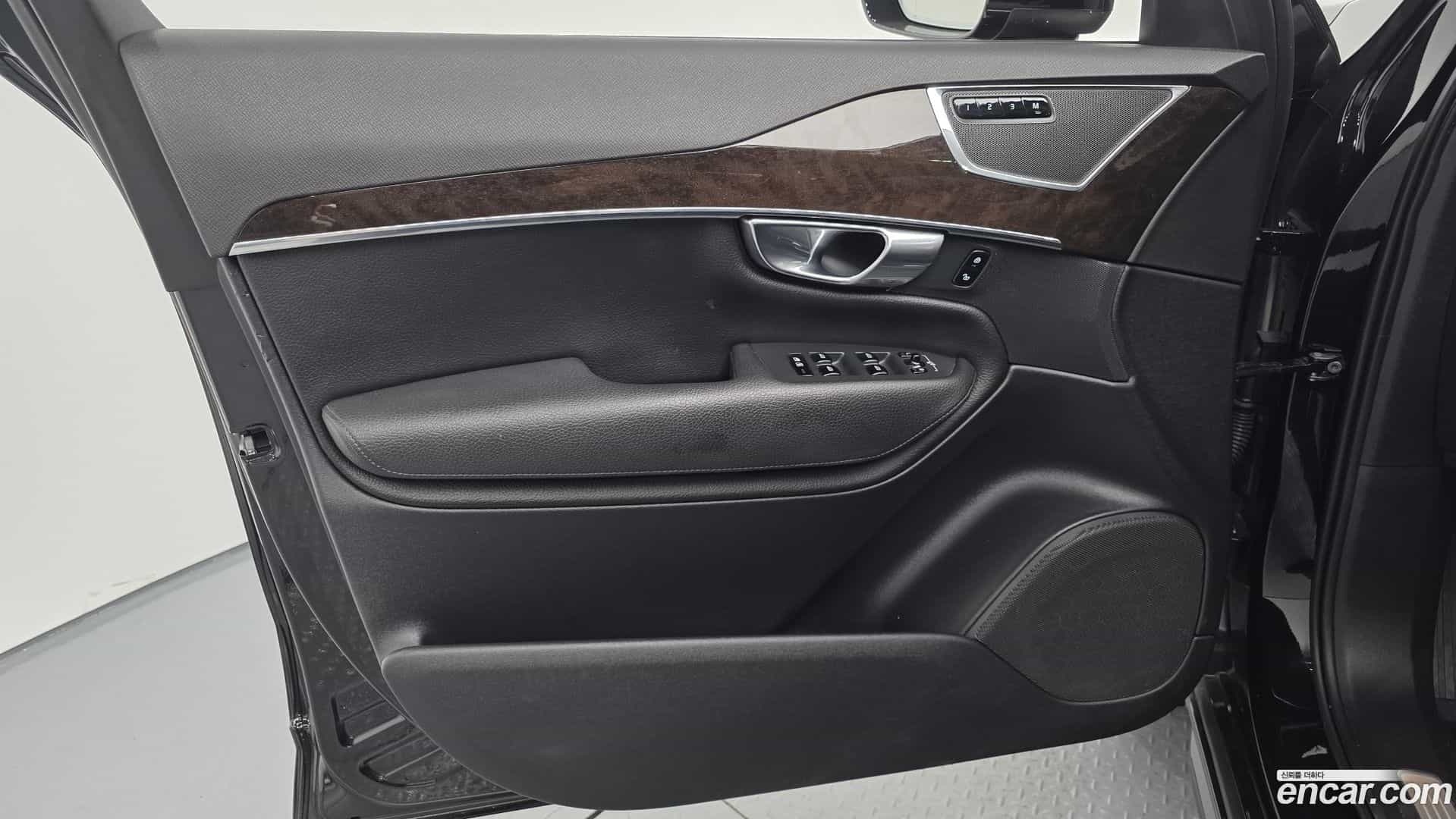 XC90 Volvo 2018.0-OPTION-040