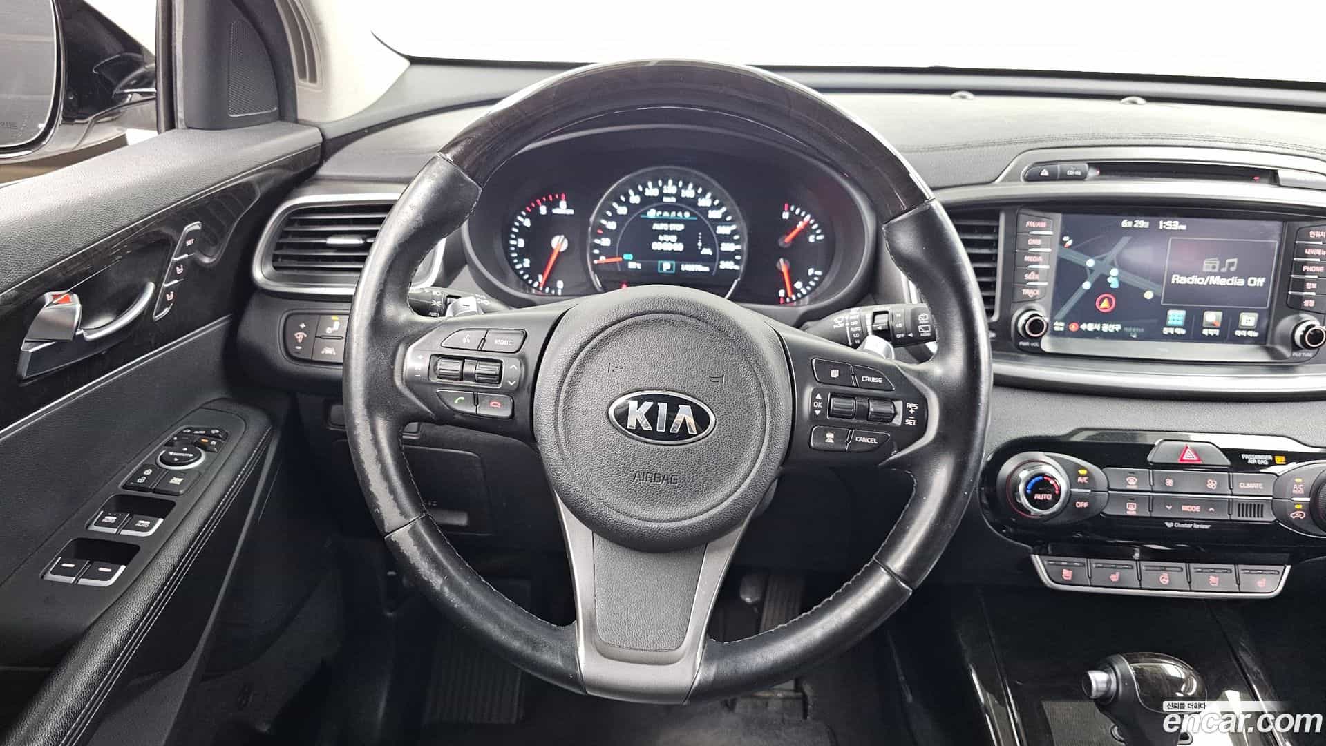 Sorento Kia 2016.2-OPTION-017