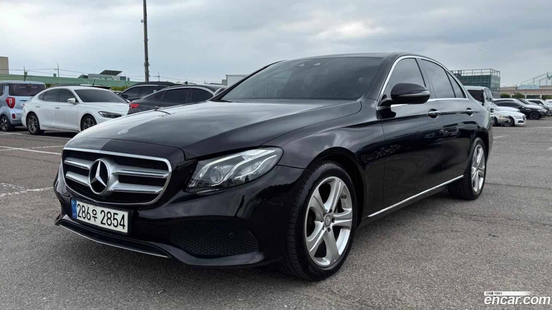 Main__Slider__Photo:E-Class Mercedes-Benz 2016.11-0