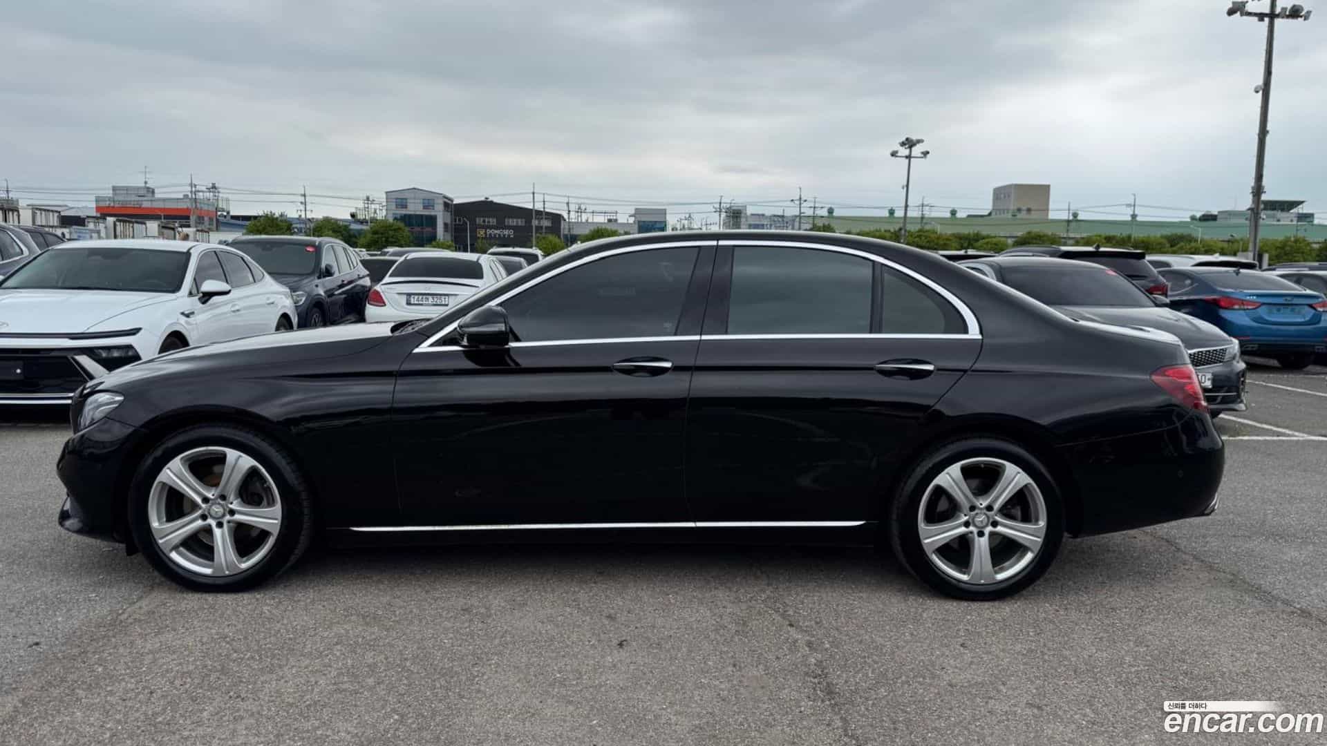 E-Class Mercedes-Benz 2016.11-OPTION-016