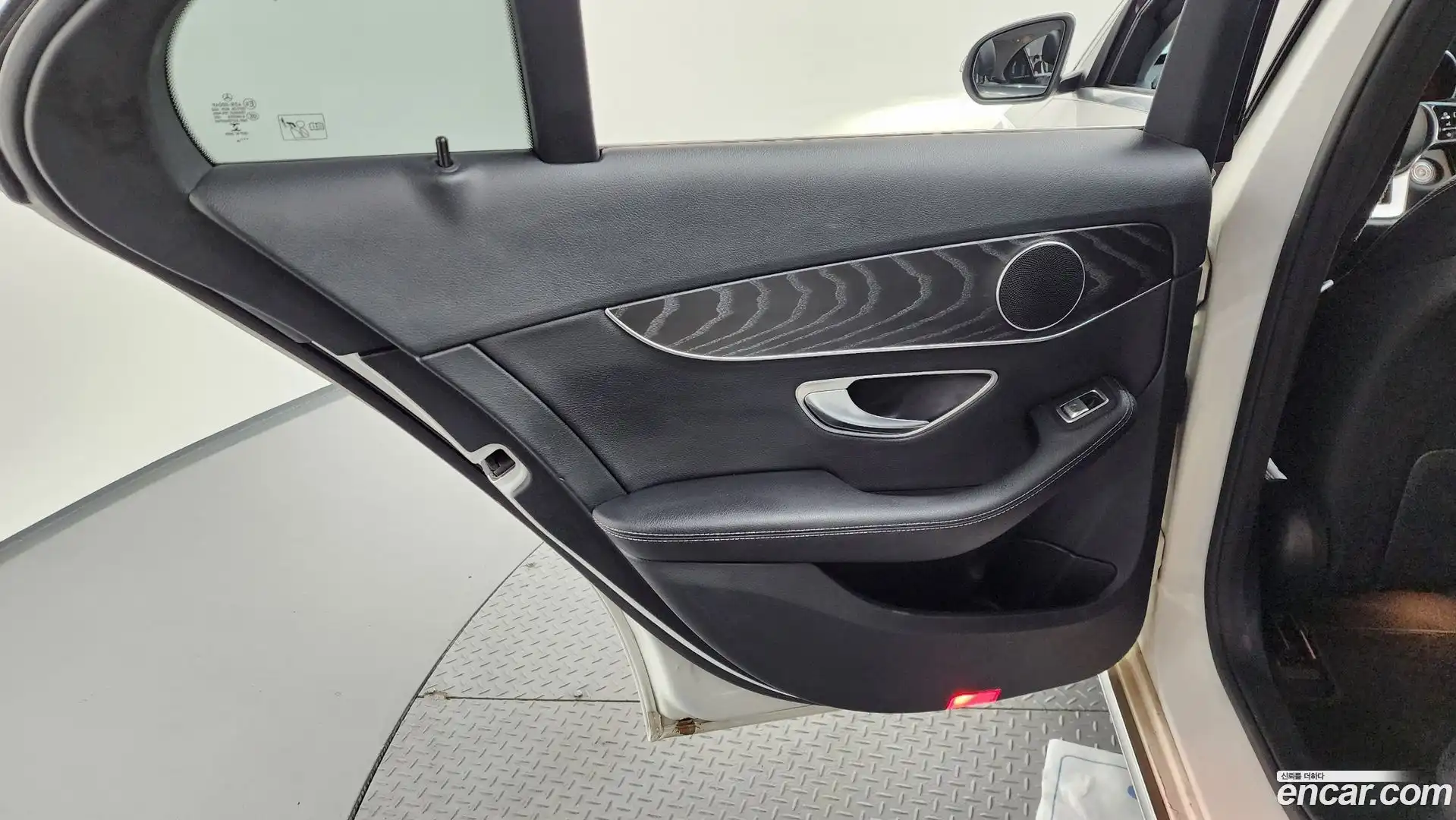C-Class Mercedes-Benz 2019.2-INNER-035