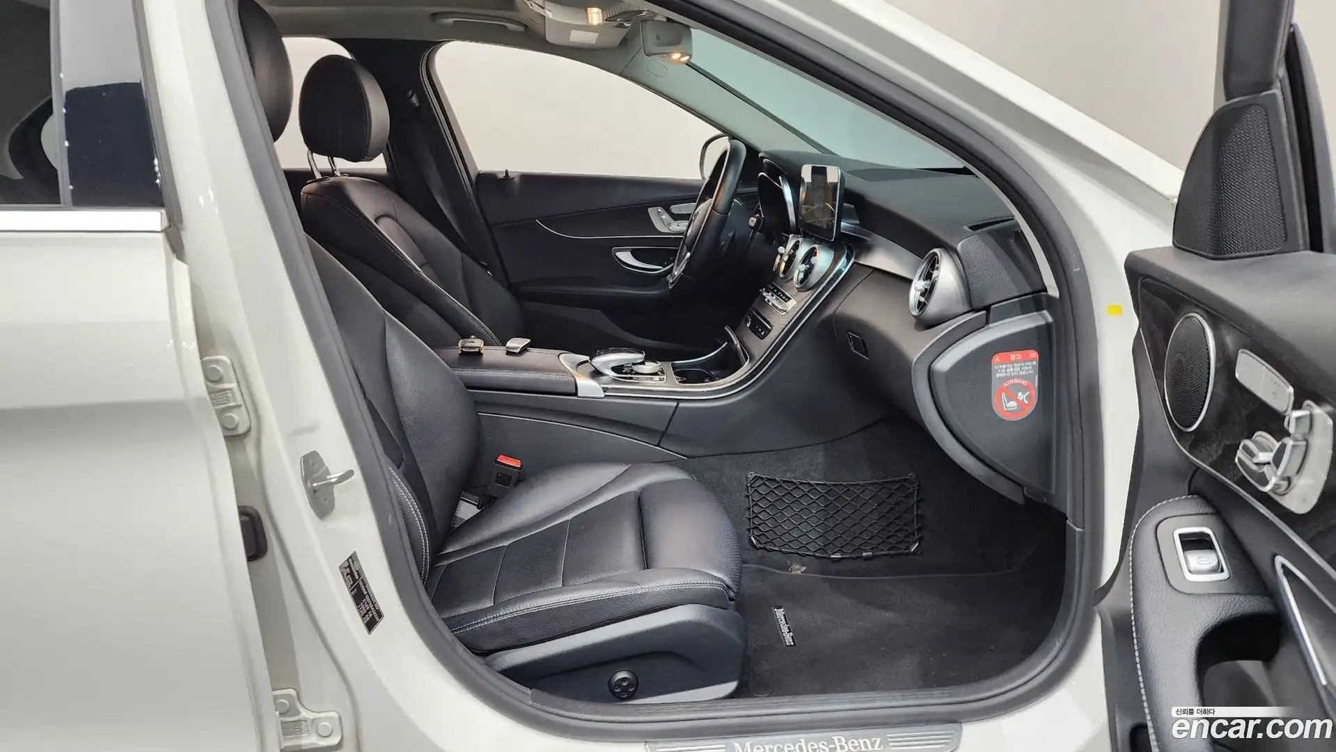 C-Class Mercedes-Benz 2019.2-INNER-036