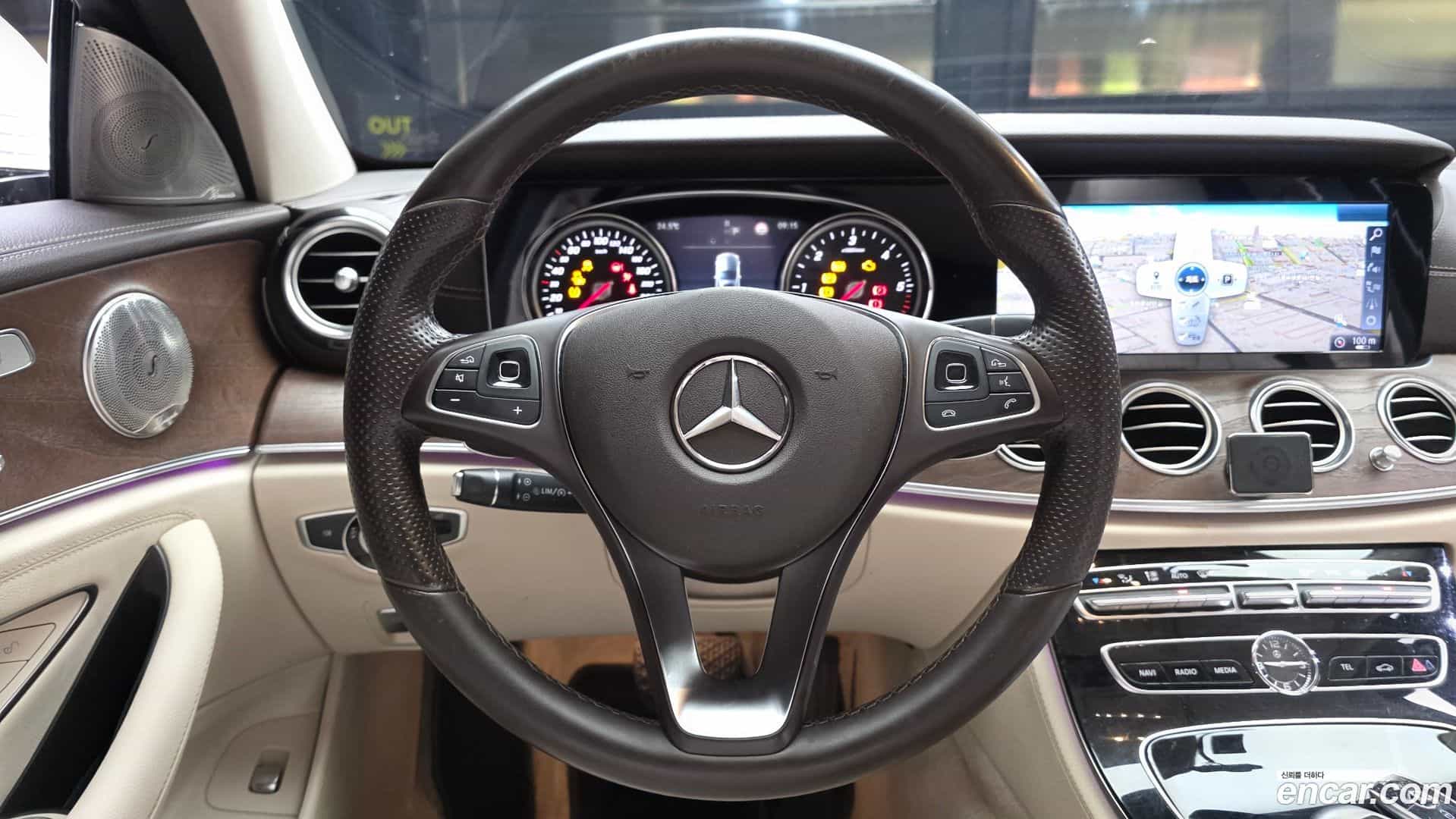 E-Class Mercedes-Benz 2016.10-OPTION-017