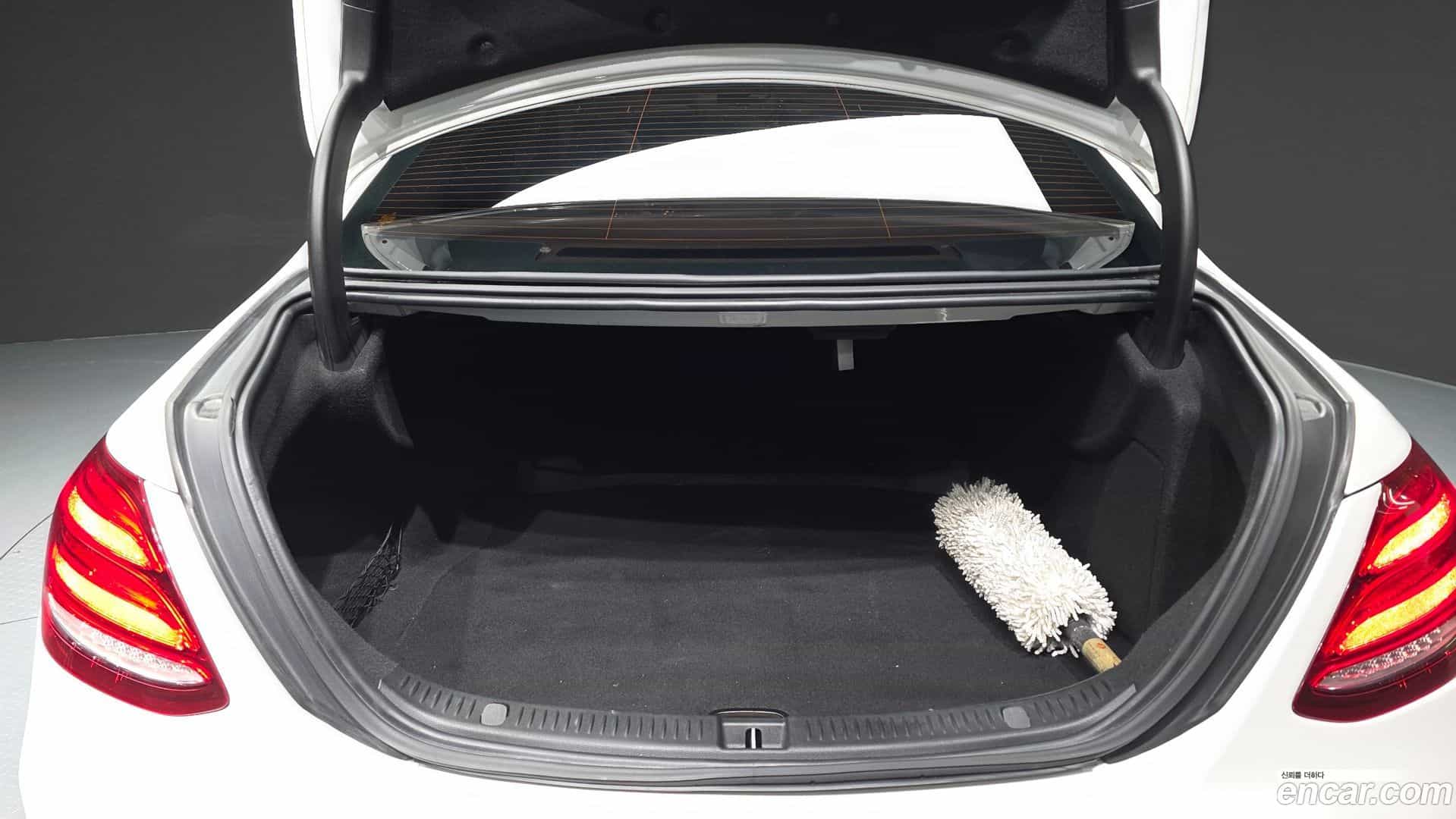 E-Class Mercedes-Benz 2016.10-OPTION-024