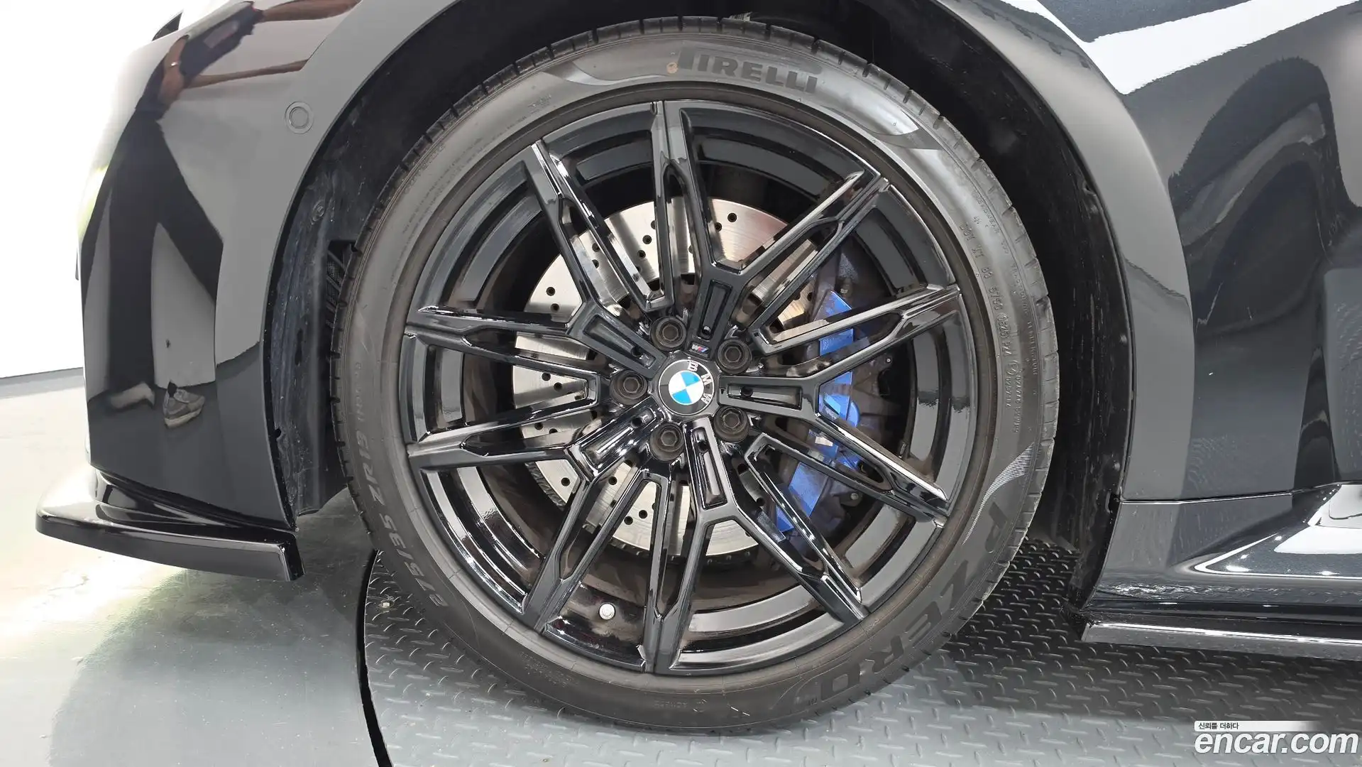 M2 BMW 2025.11-OUTER-005