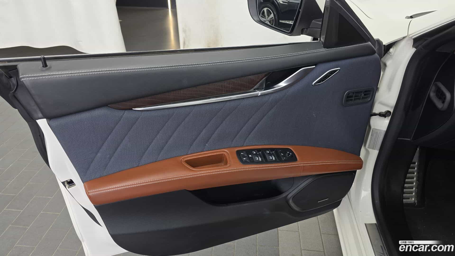 Ghibli Maserati 2019.11-INNER-034