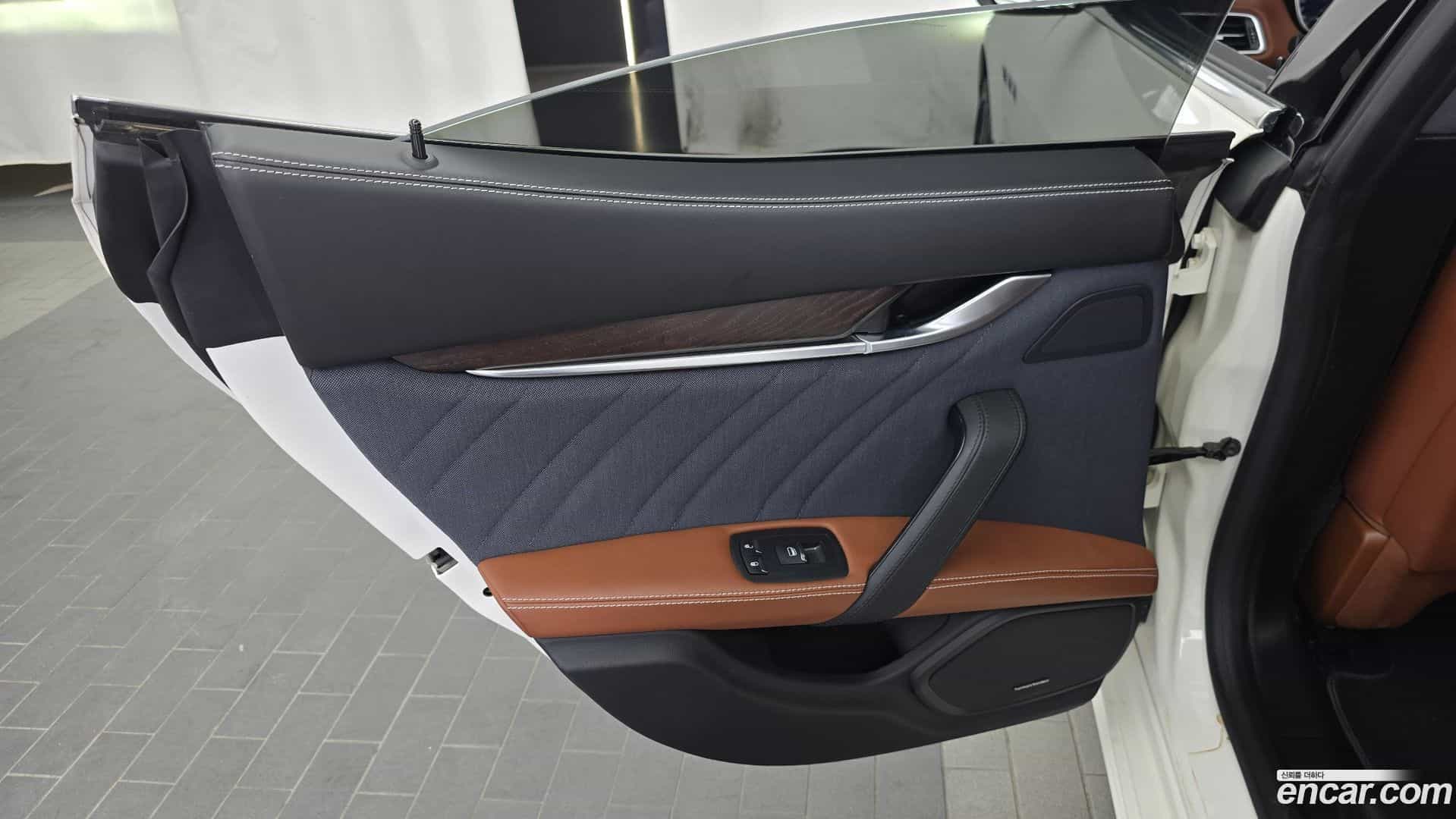 Ghibli Maserati 2019.11-INNER-035