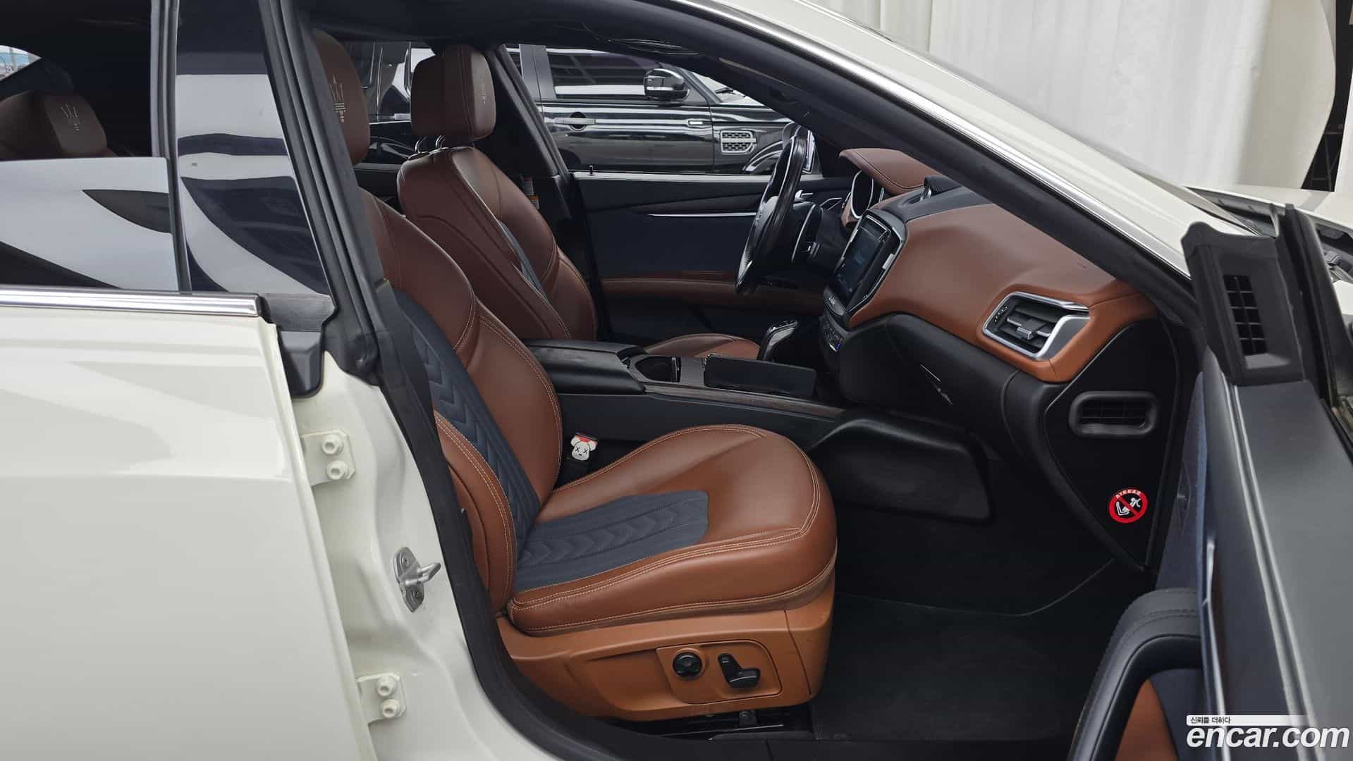 Ghibli Maserati 2019.11-INNER-036