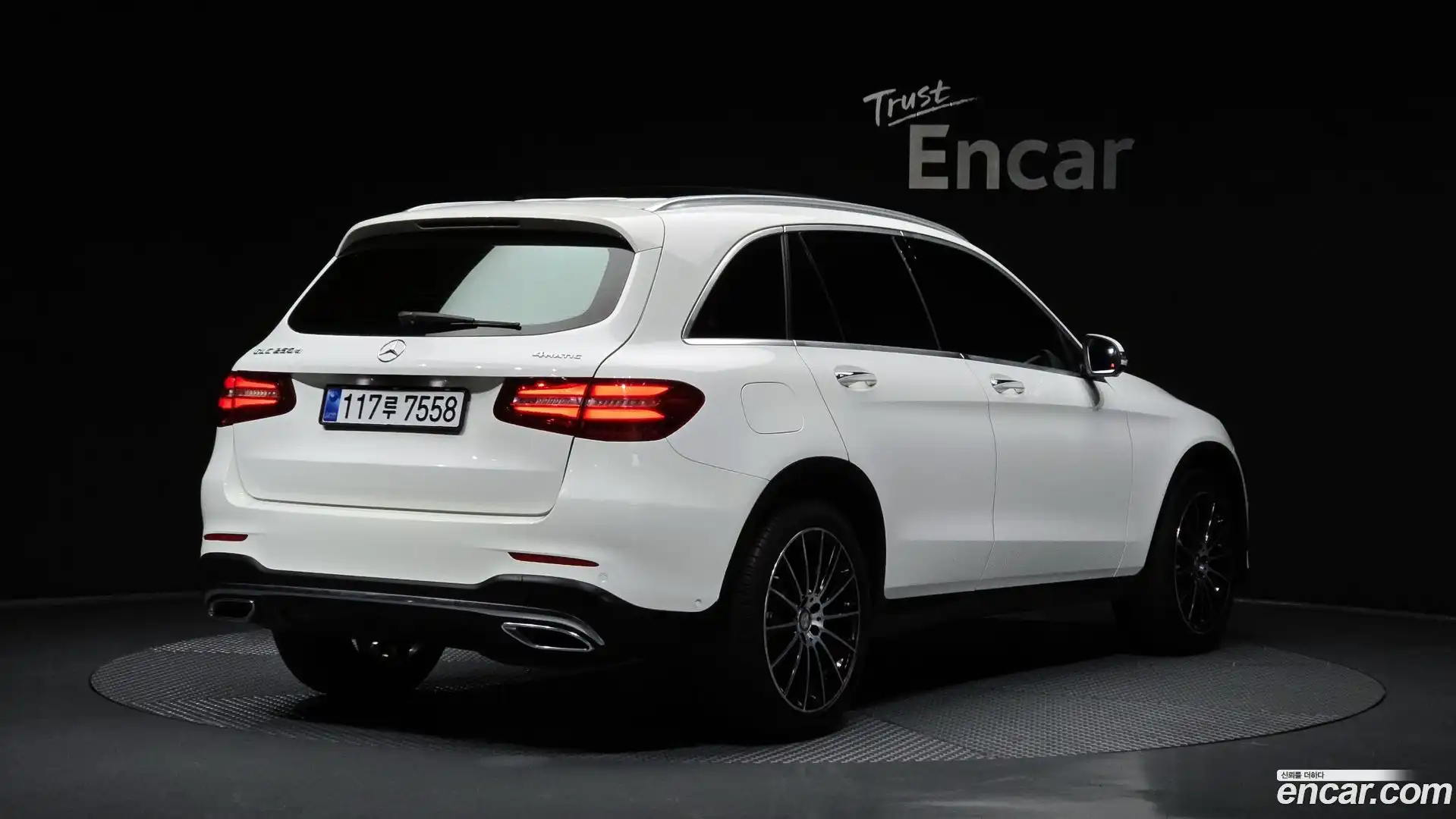 GLC-Class Mercedes-Benz 2016.9-OUTER-002