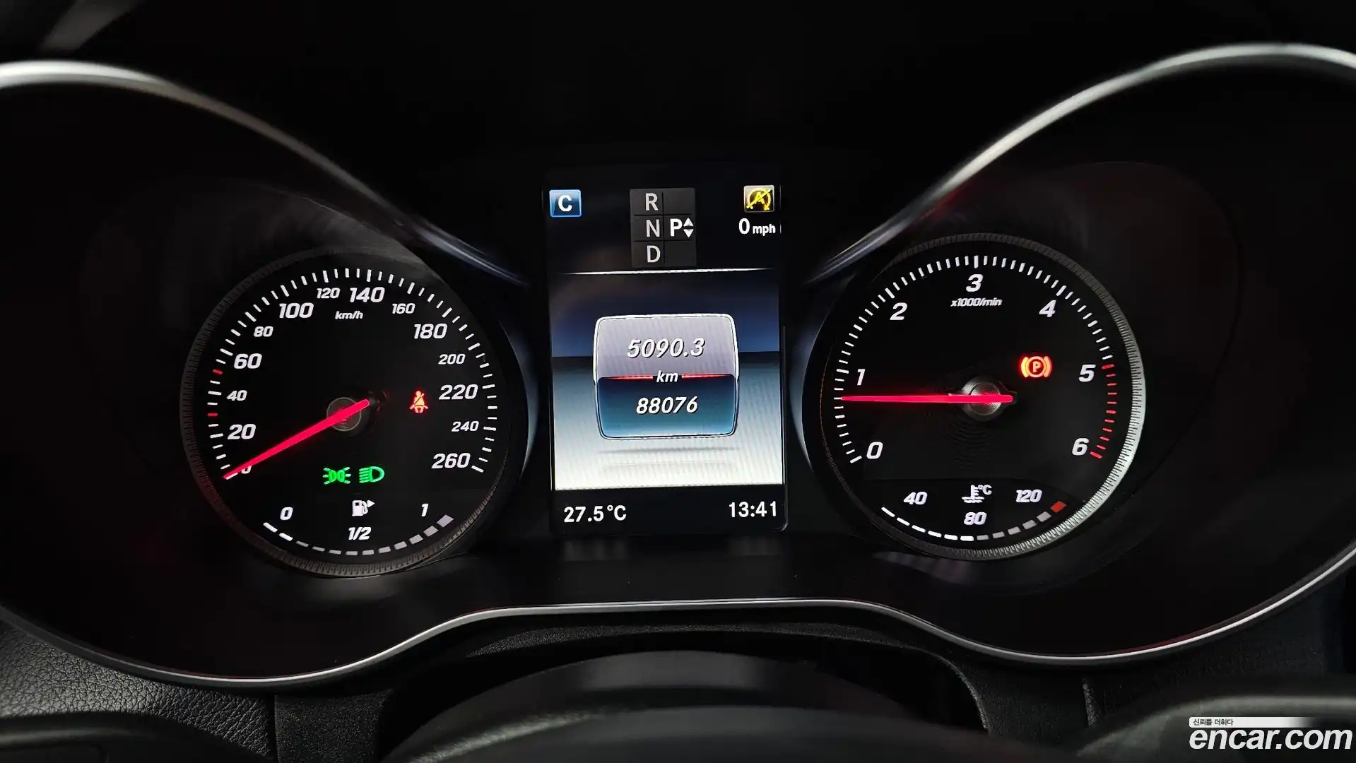 GLC-Class Mercedes-Benz 2016.9-INNER-008