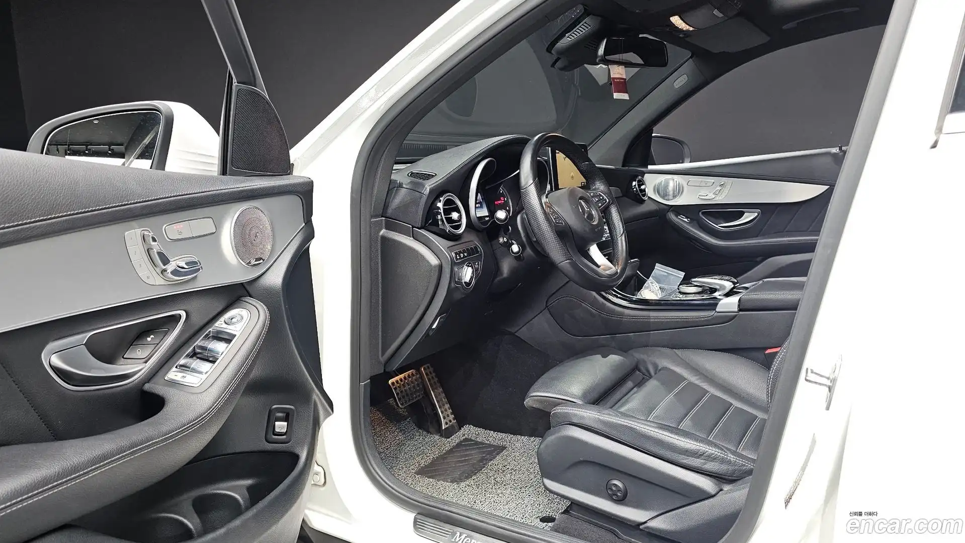 GLC-Class Mercedes-Benz 2016.9-INNER-010