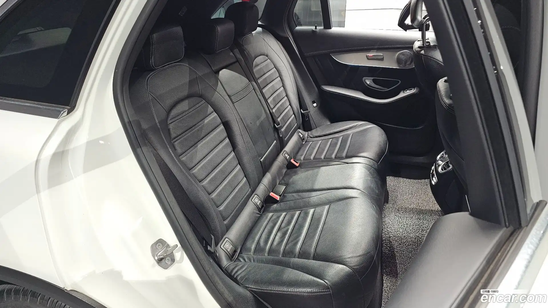 GLC-Class Mercedes-Benz 2016.9-OPTION-015