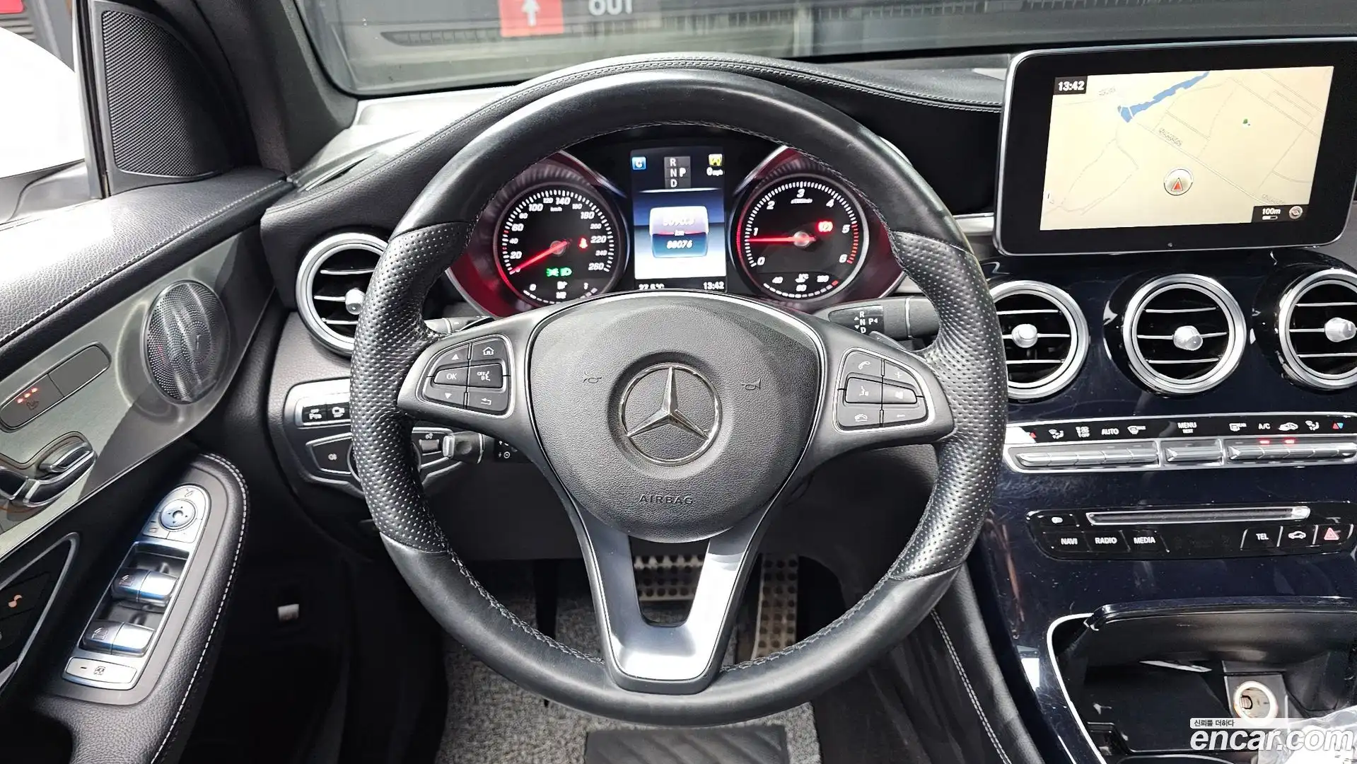 GLC-Class Mercedes-Benz 2016.9-OPTION-017