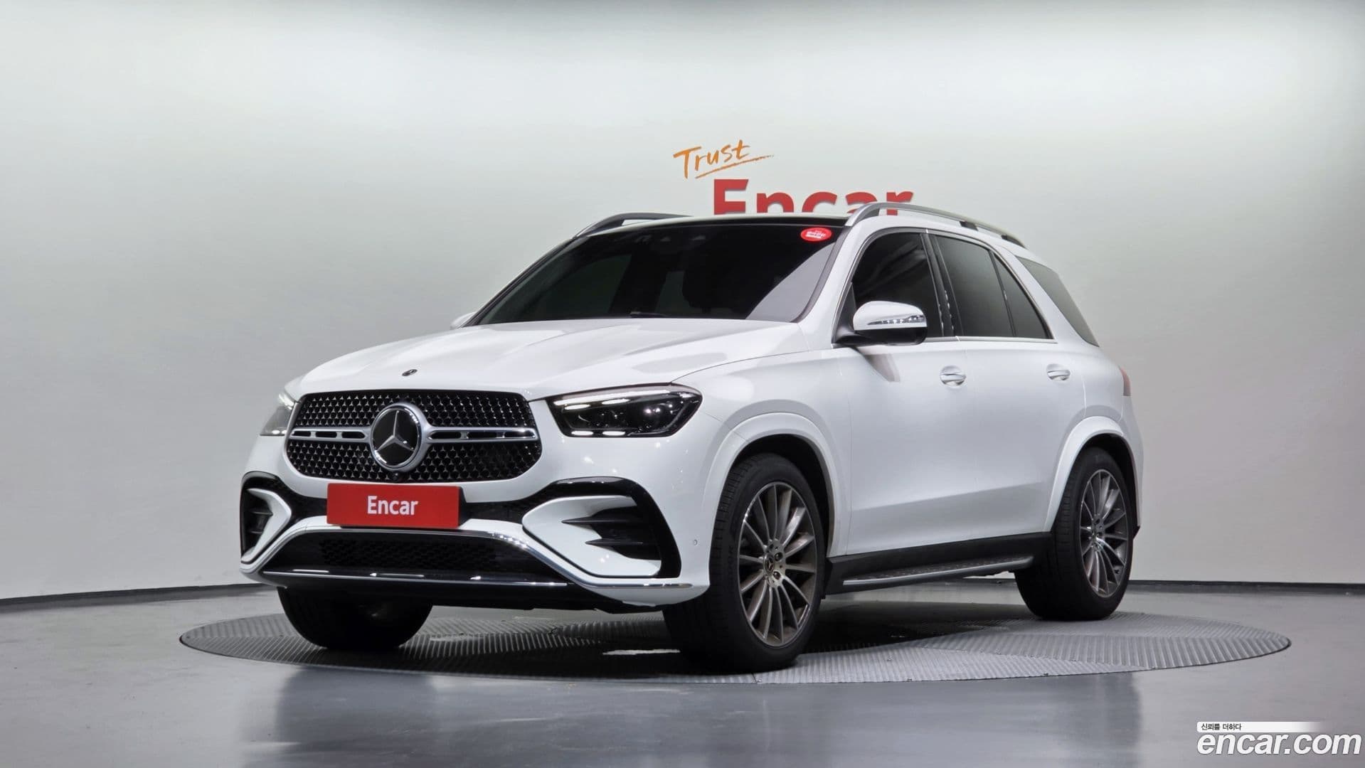 Main__Slider__Photo:GLE-Class Mercedes-Benz 2024.0-0