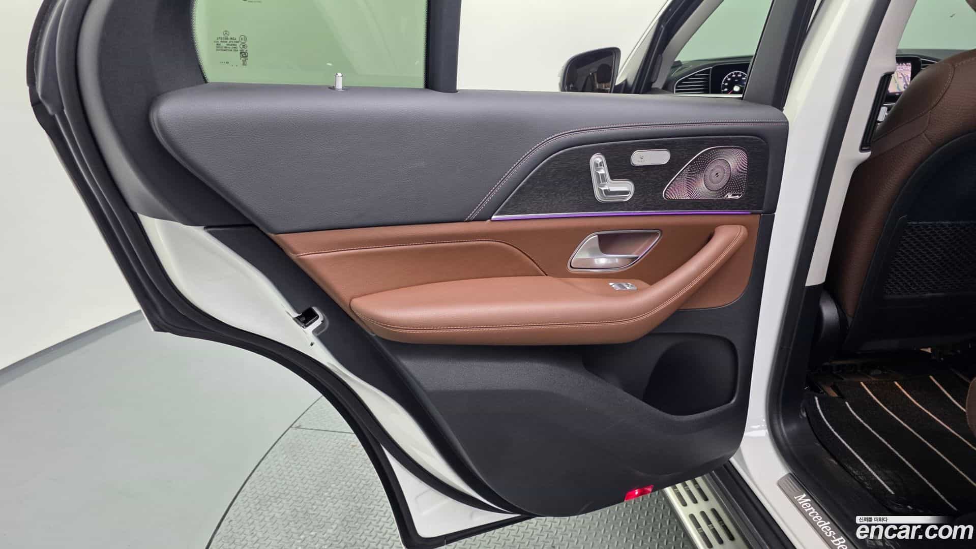 GLE-Class Mercedes-Benz 2024.0-INNER-035