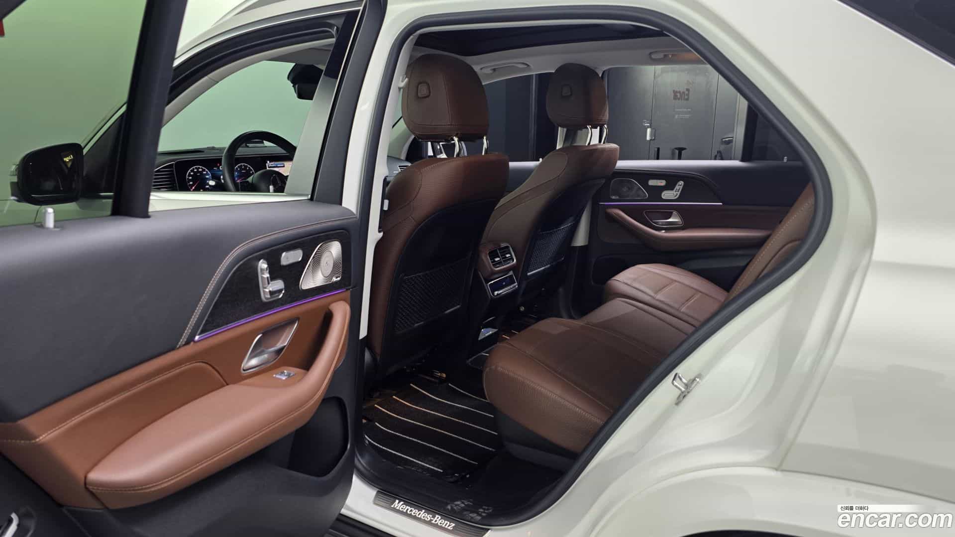 GLE-Class Mercedes-Benz 2024.0-INNER-036