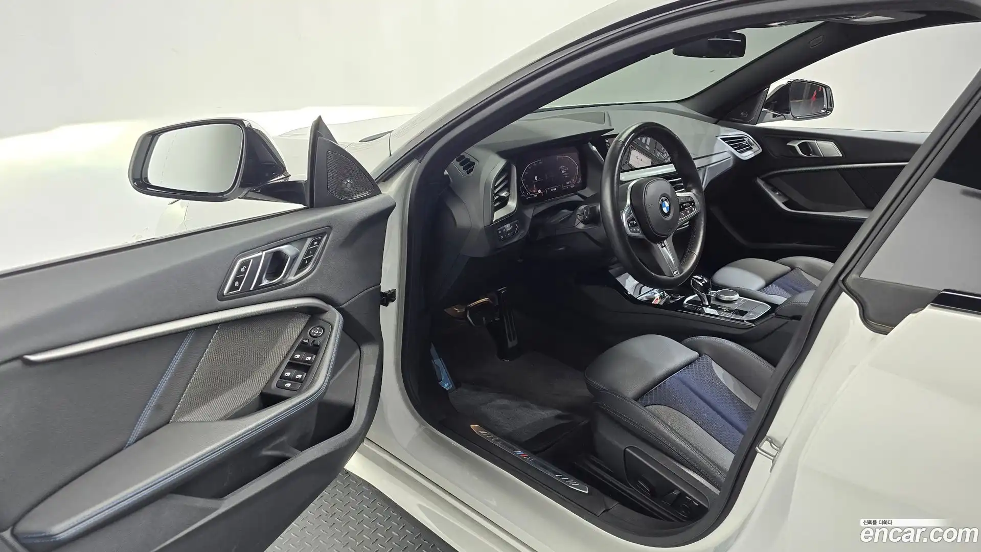 2-Series BMW 2023.3-INNER-010