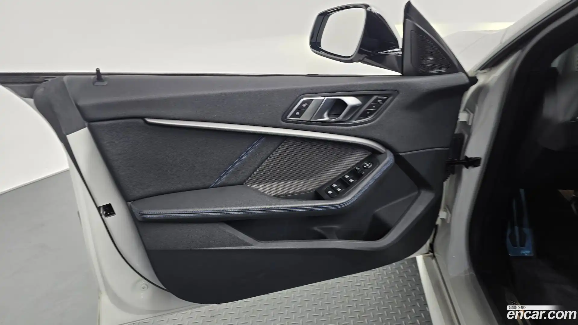 2-Series BMW 2023.3-INNER-034