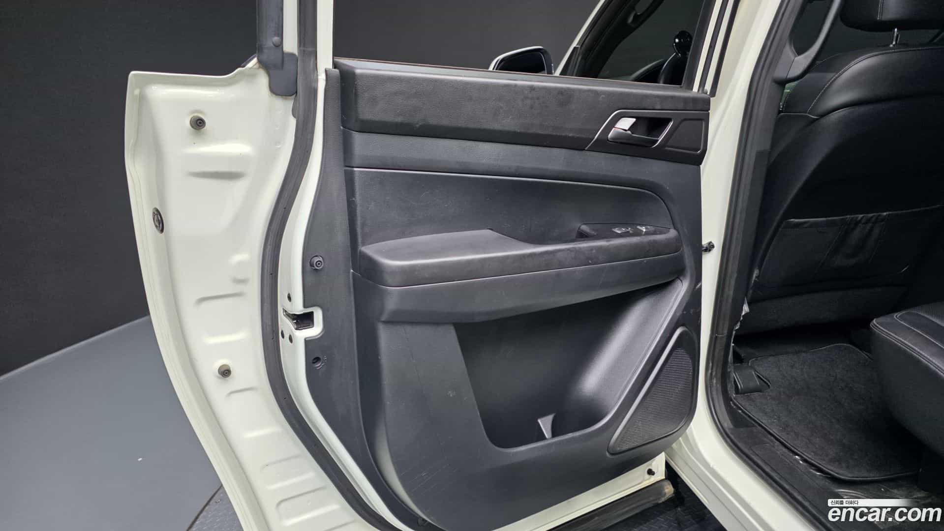 Rexton KG Mobility 2023.3-INNER-035