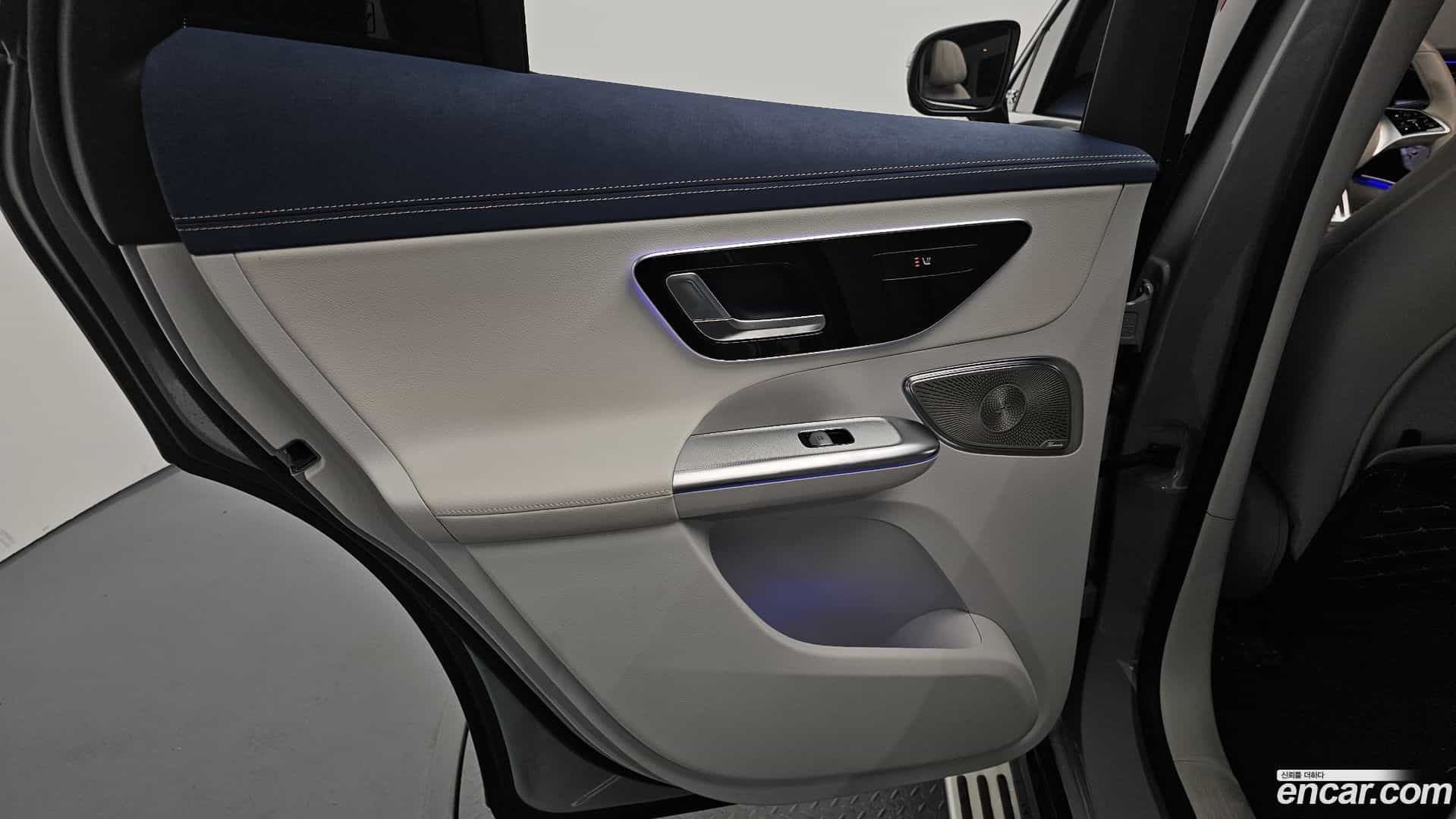 EQE Mercedes-Benz 2023.6-INNER-035