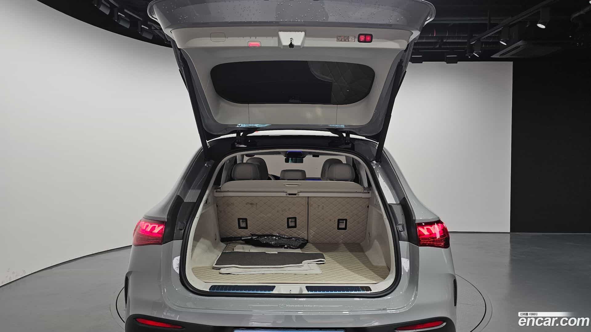 EQE Mercedes-Benz 2023.6-OPTION-043