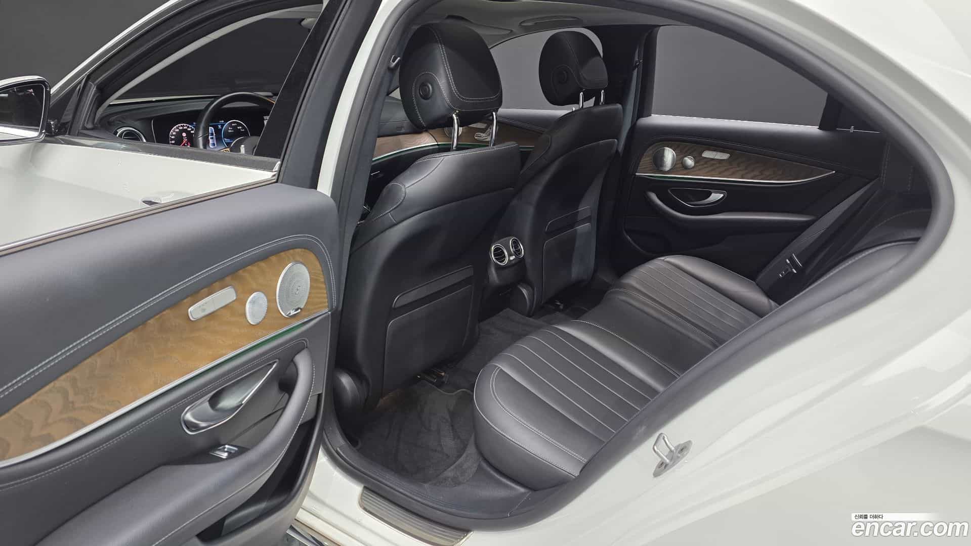 E-Class Mercedes-Benz 2019.2-OPTION-016