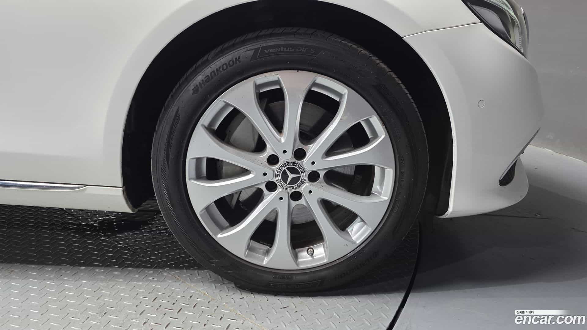 E-Class Mercedes-Benz 2019.2-OUTER-031