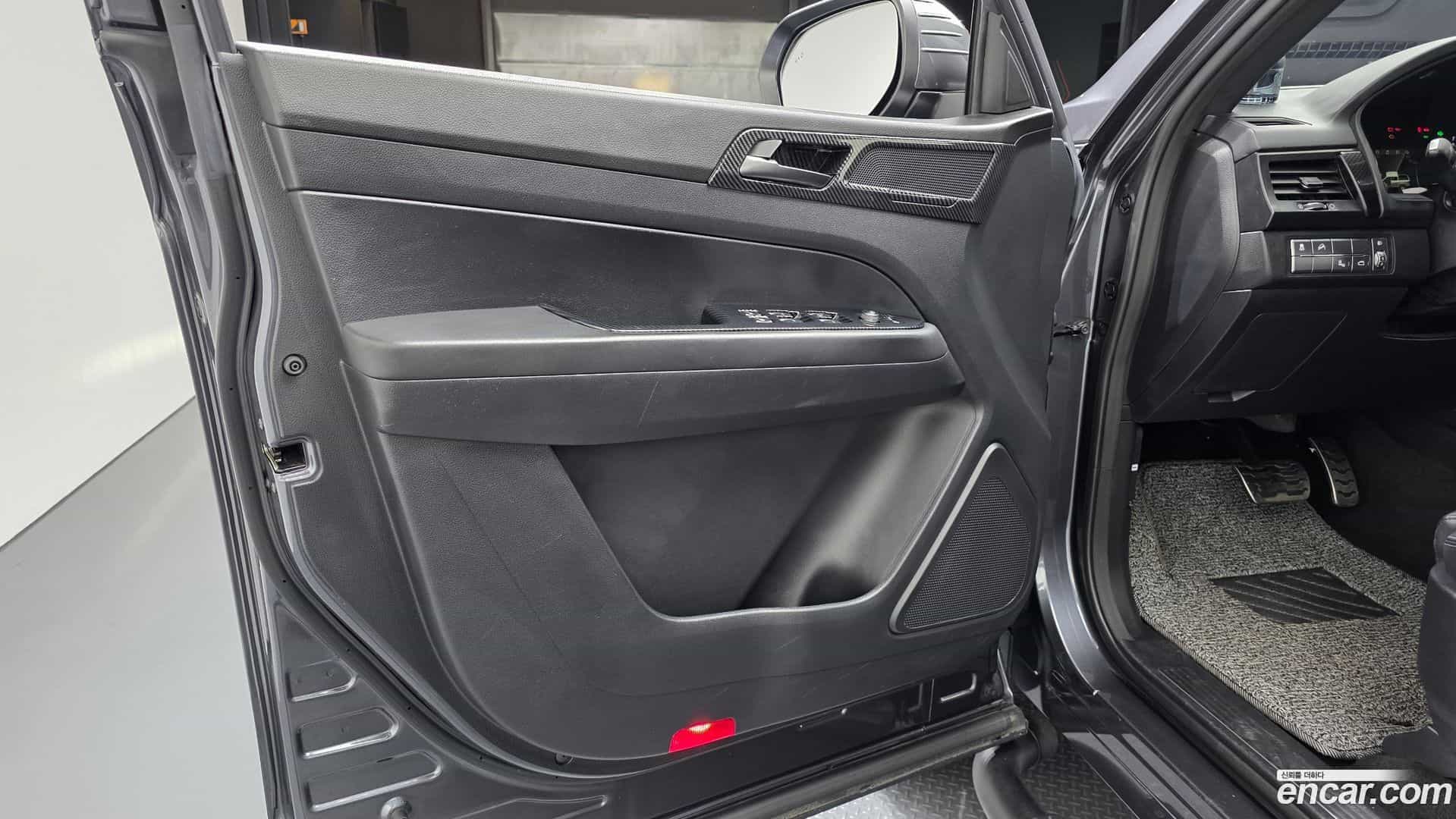 Rexton KG Mobility 2021.1-INNER-034