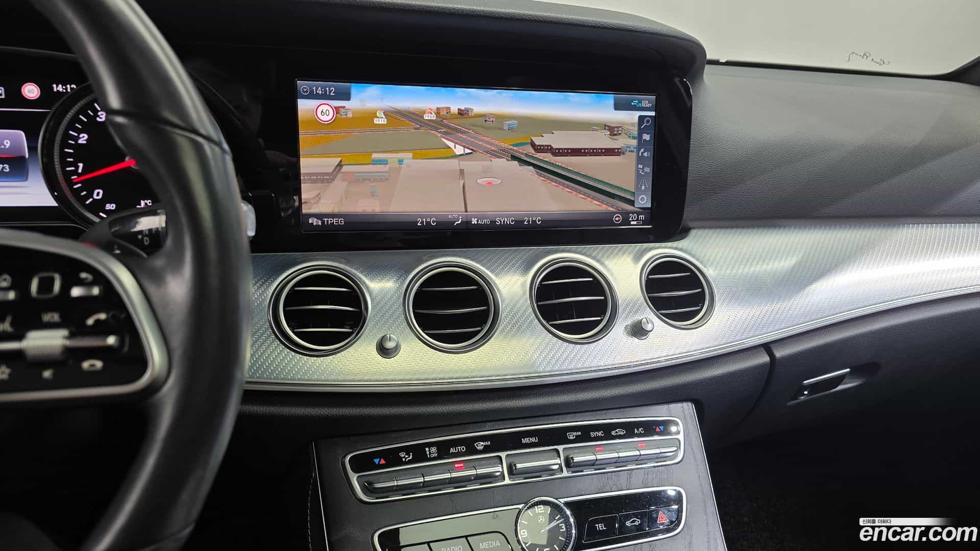 E-Class Mercedes-Benz 2019.11-OPTION-016