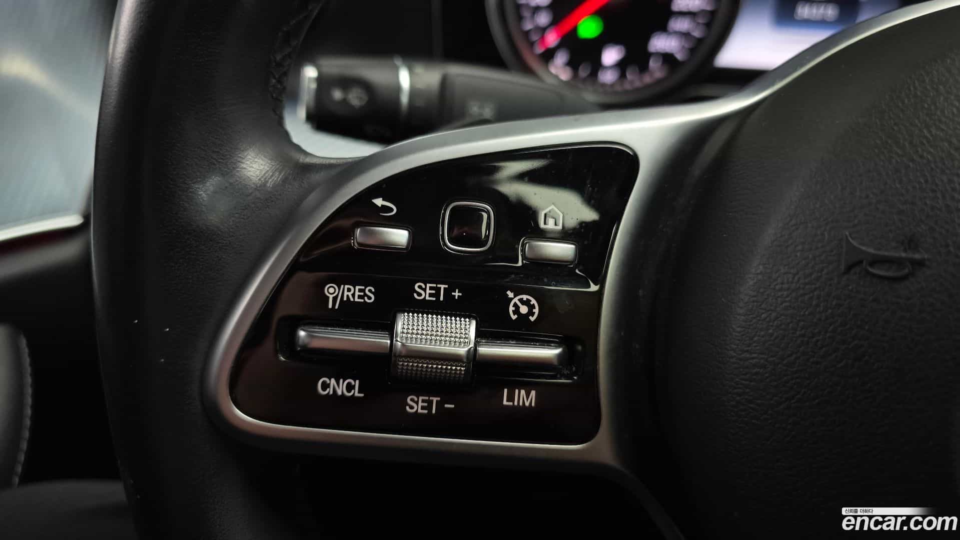 E-Class Mercedes-Benz 2019.11-OPTION-020