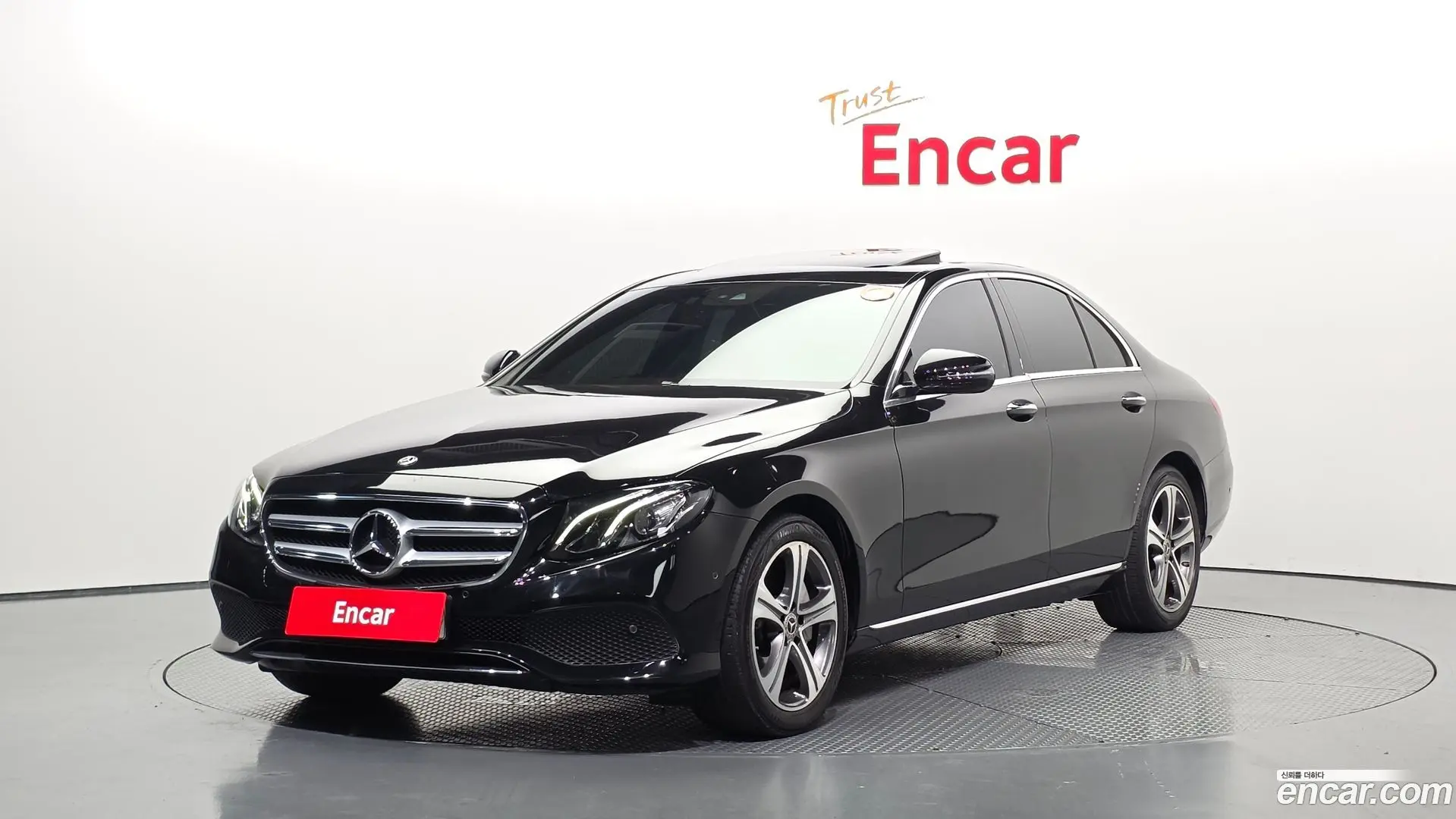 Main__Slider__Photo:E-Class Mercedes-Benz 2018.9-0