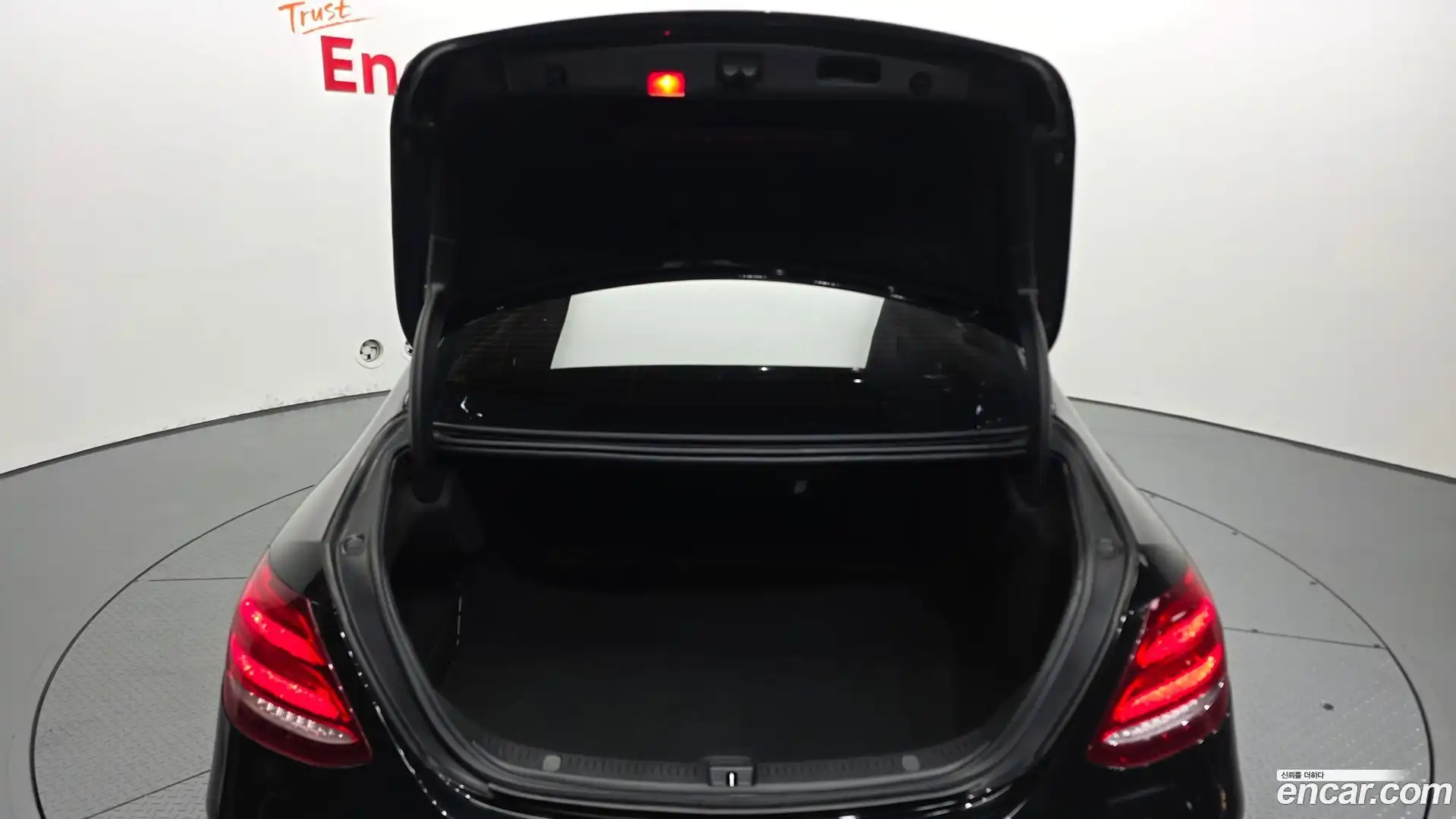 E-Class Mercedes-Benz 2018.9-OPTION-042