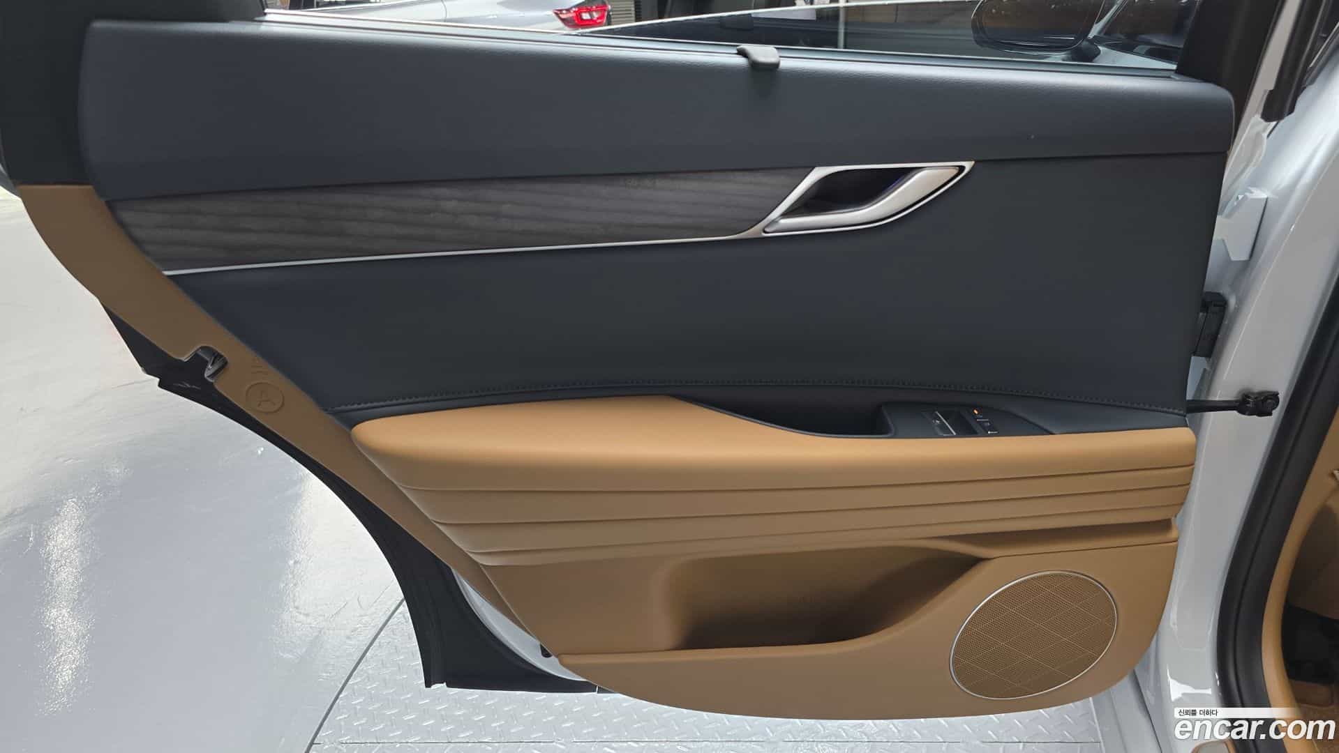G80 Genesis 2025.6-INNER-035