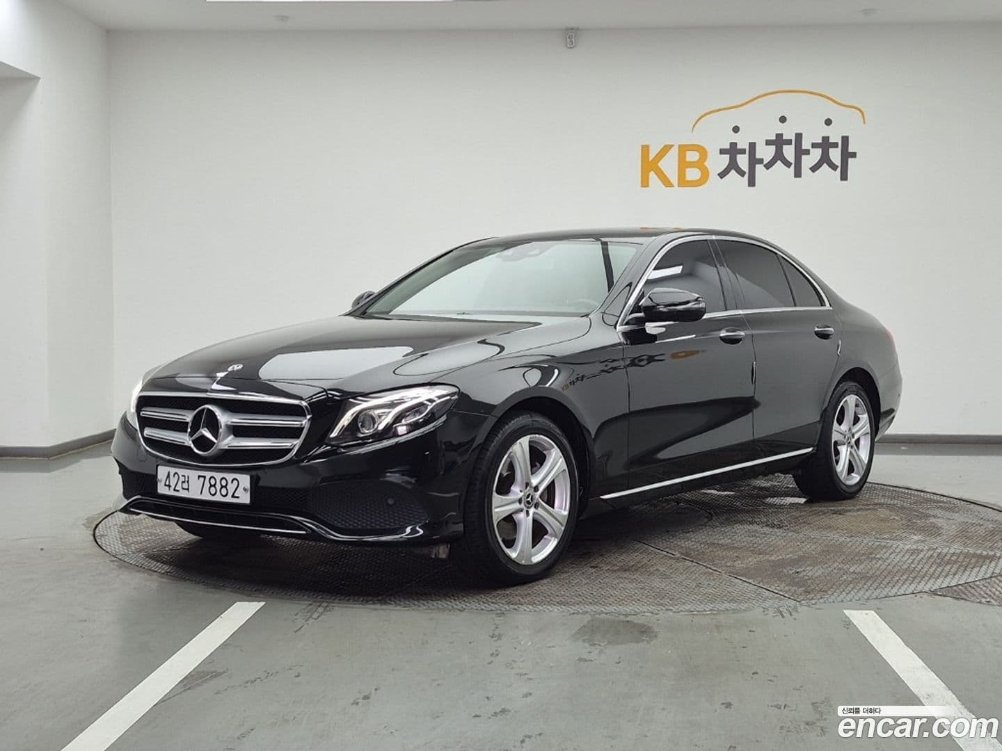 Main__Slider__Photo:E-Class Mercedes-Benz 2018.6-0