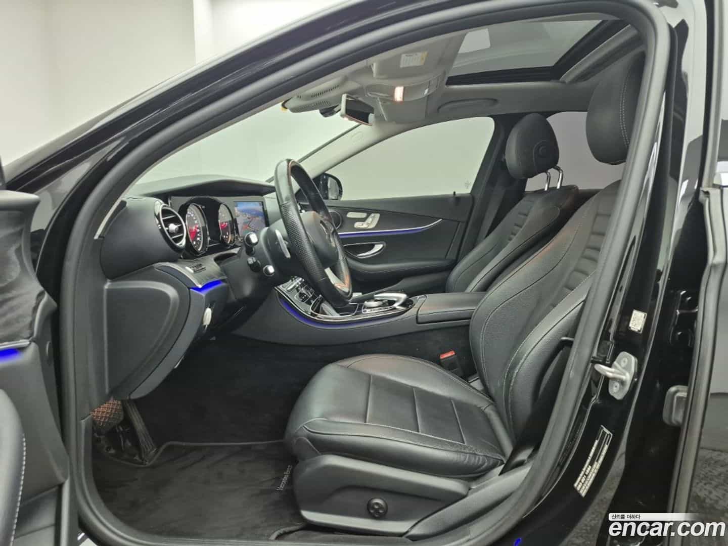 E-Class Mercedes-Benz 2018.6-OPTION-015