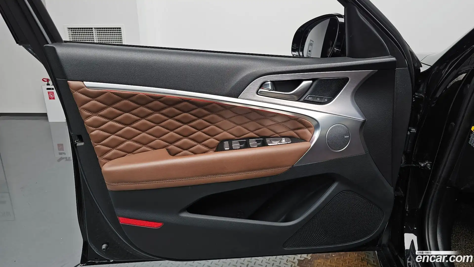 G70 Genesis 2018.1-INNER-034