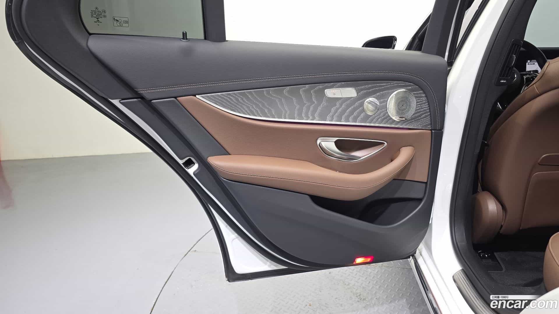 E-Class Mercedes-Benz 2023.3-INNER-035