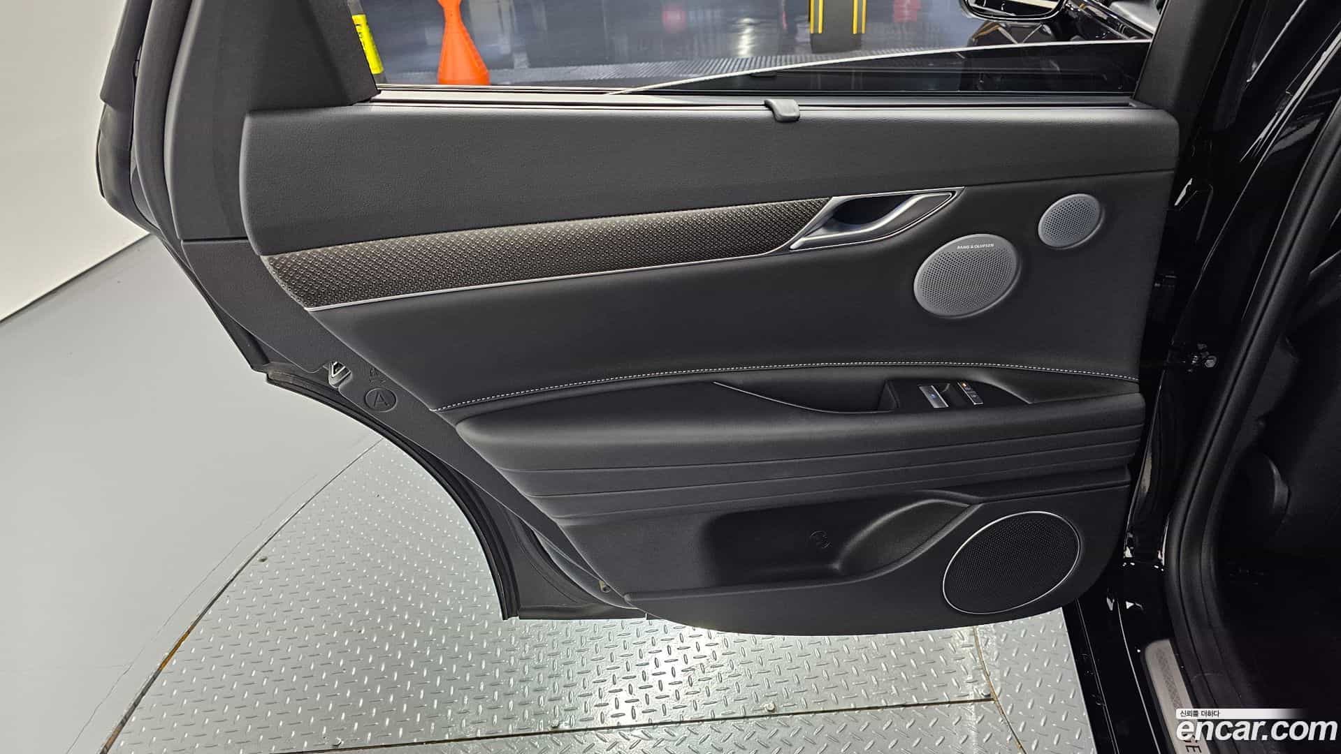 G80 Genesis 2025.1-INNER-035