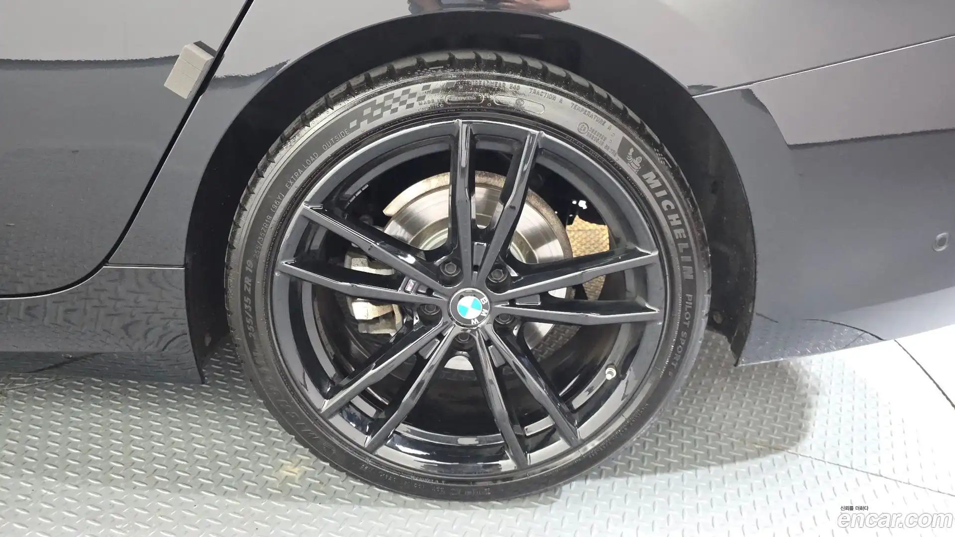 3-Series BMW 2023.0-OUTER-031