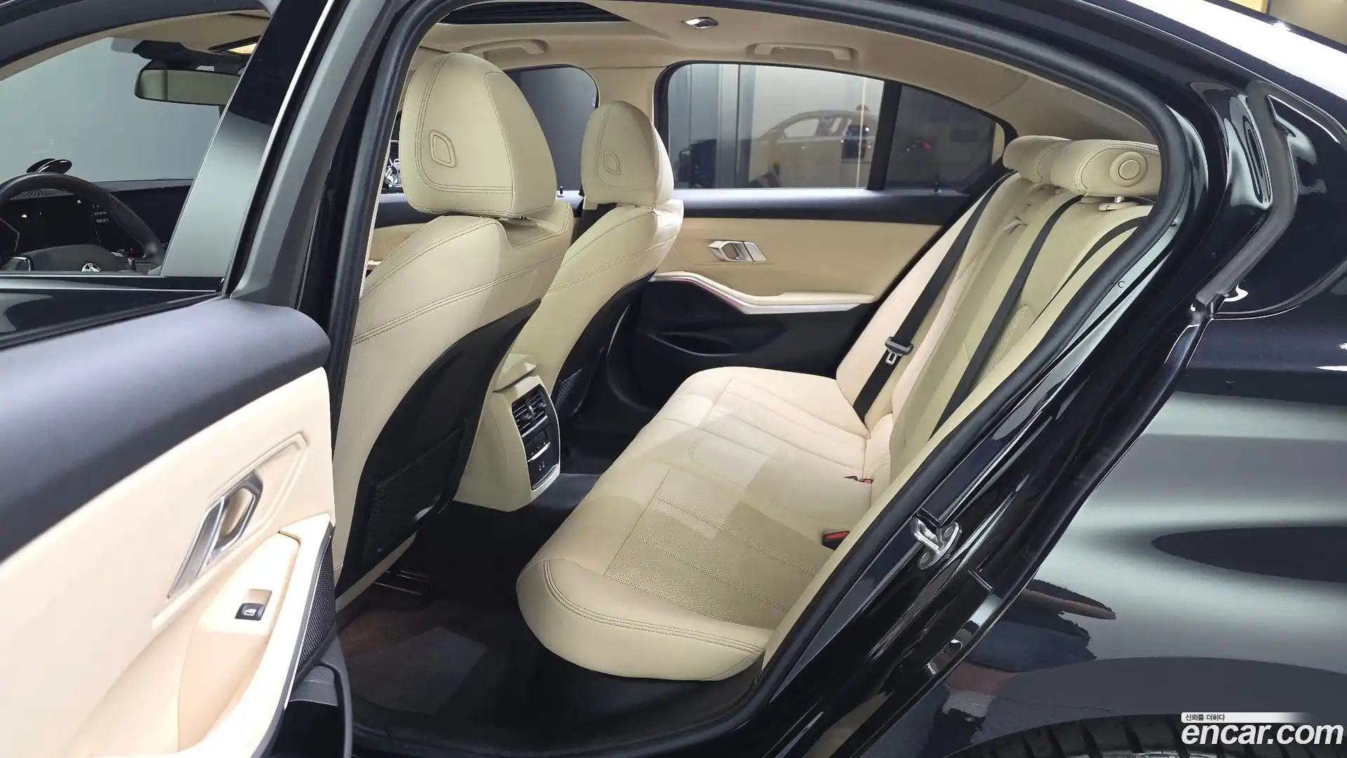 3-Series BMW 2023.0-INNER-036