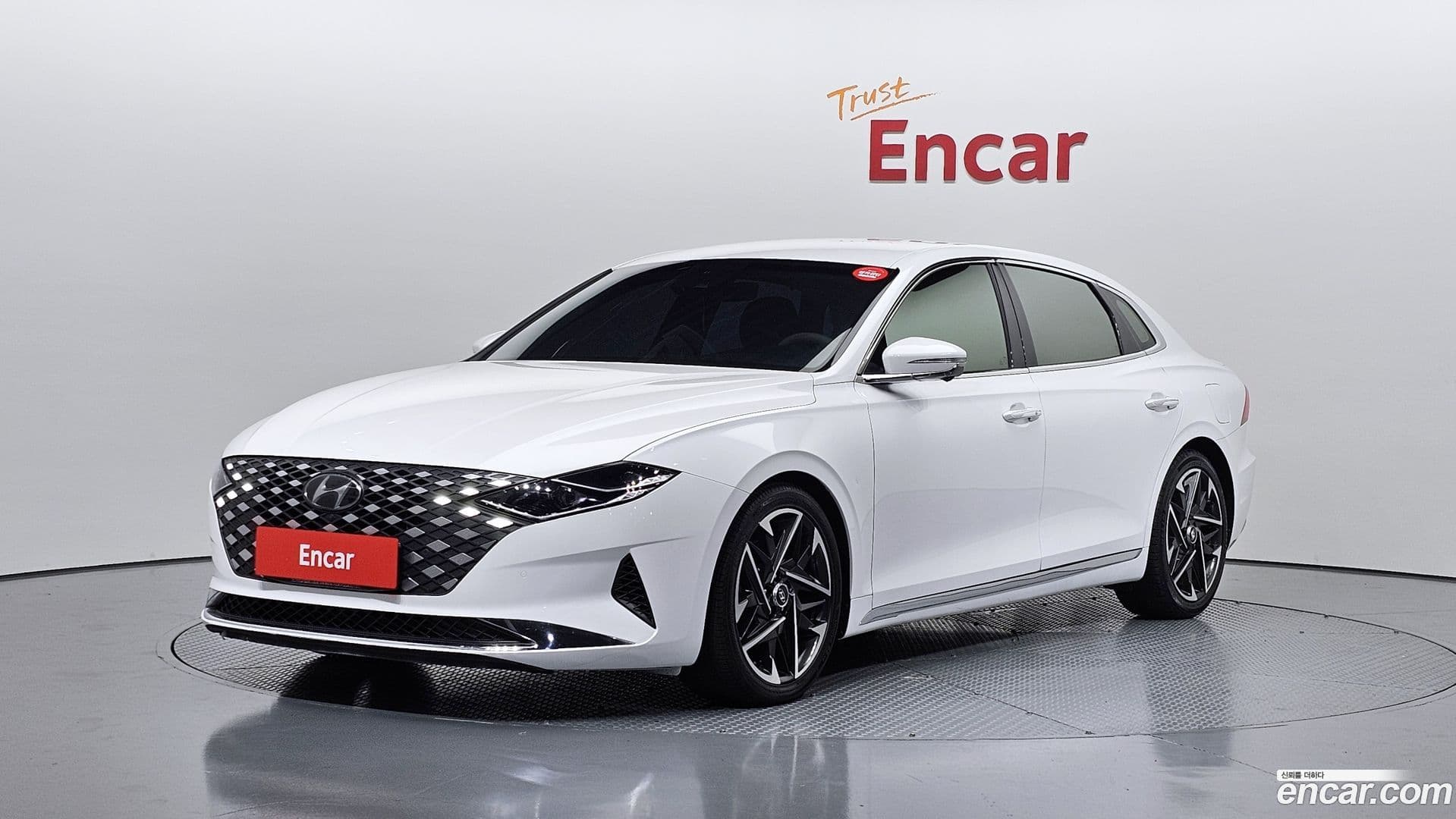 Main__Slider__Photo:Grandeur Hyundai 2020.6-0