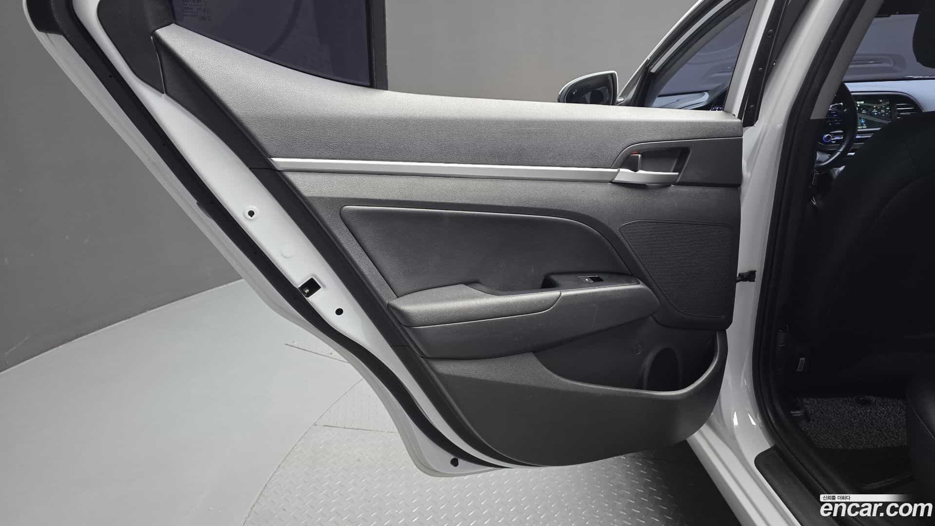 AVANTE Hyundai 2019.4-INNER-035