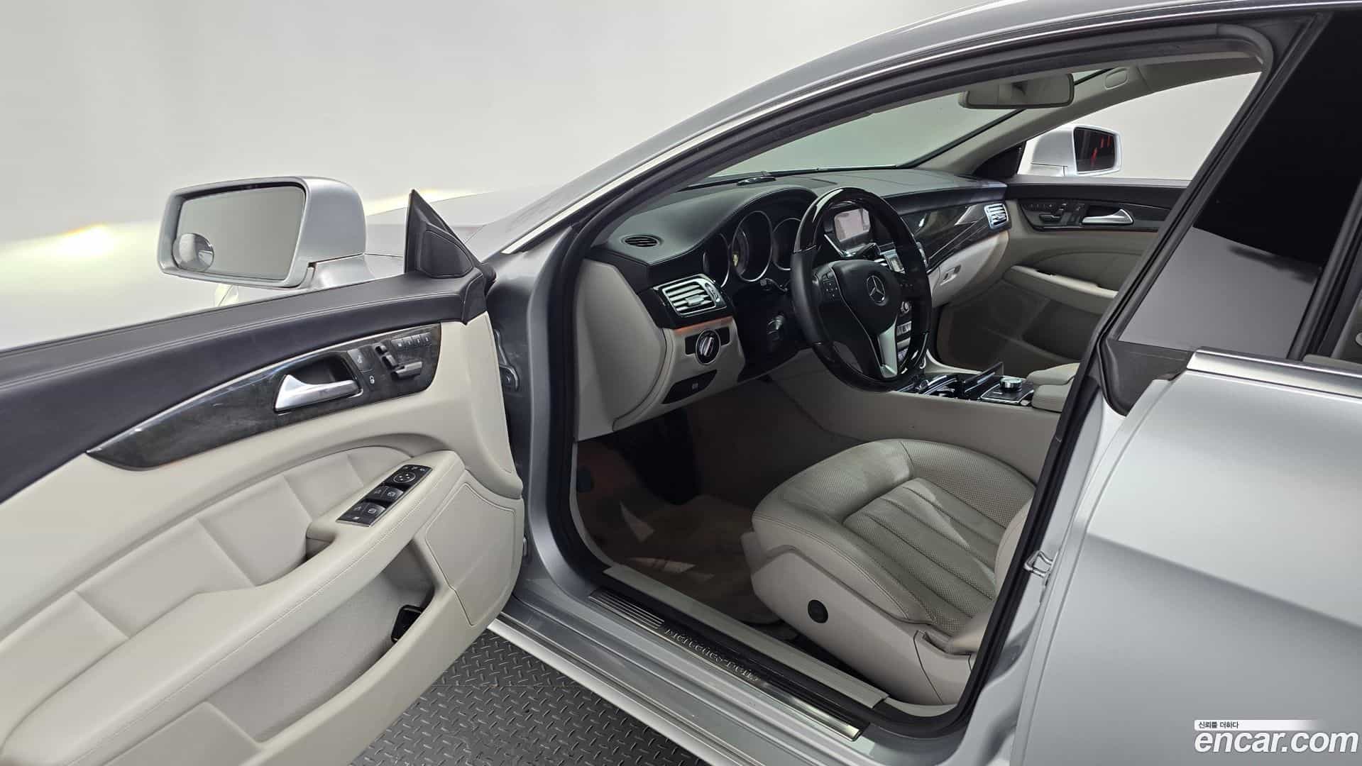 CLS-Class Mercedes-Benz 2011.8-INNER-010