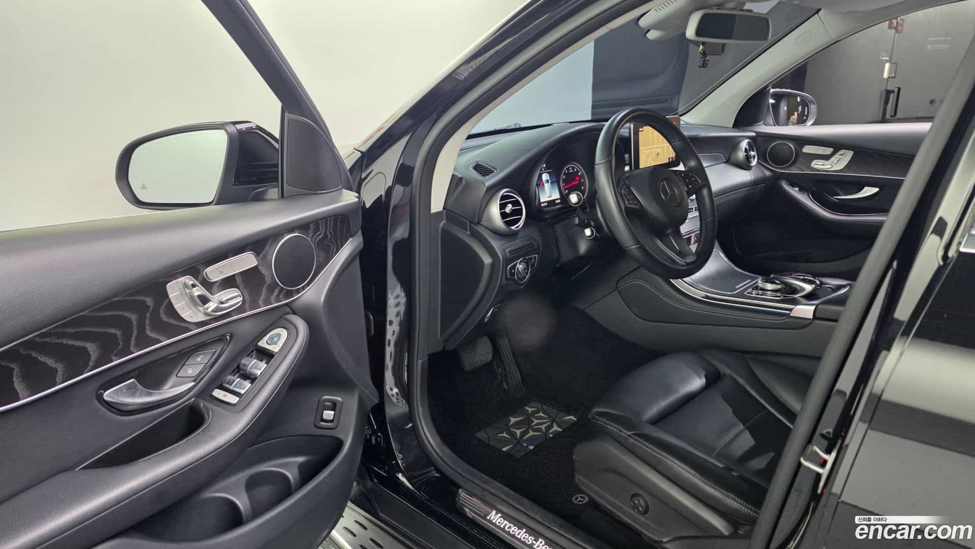 GLC-Class Mercedes-Benz 2019.9-INNER-010