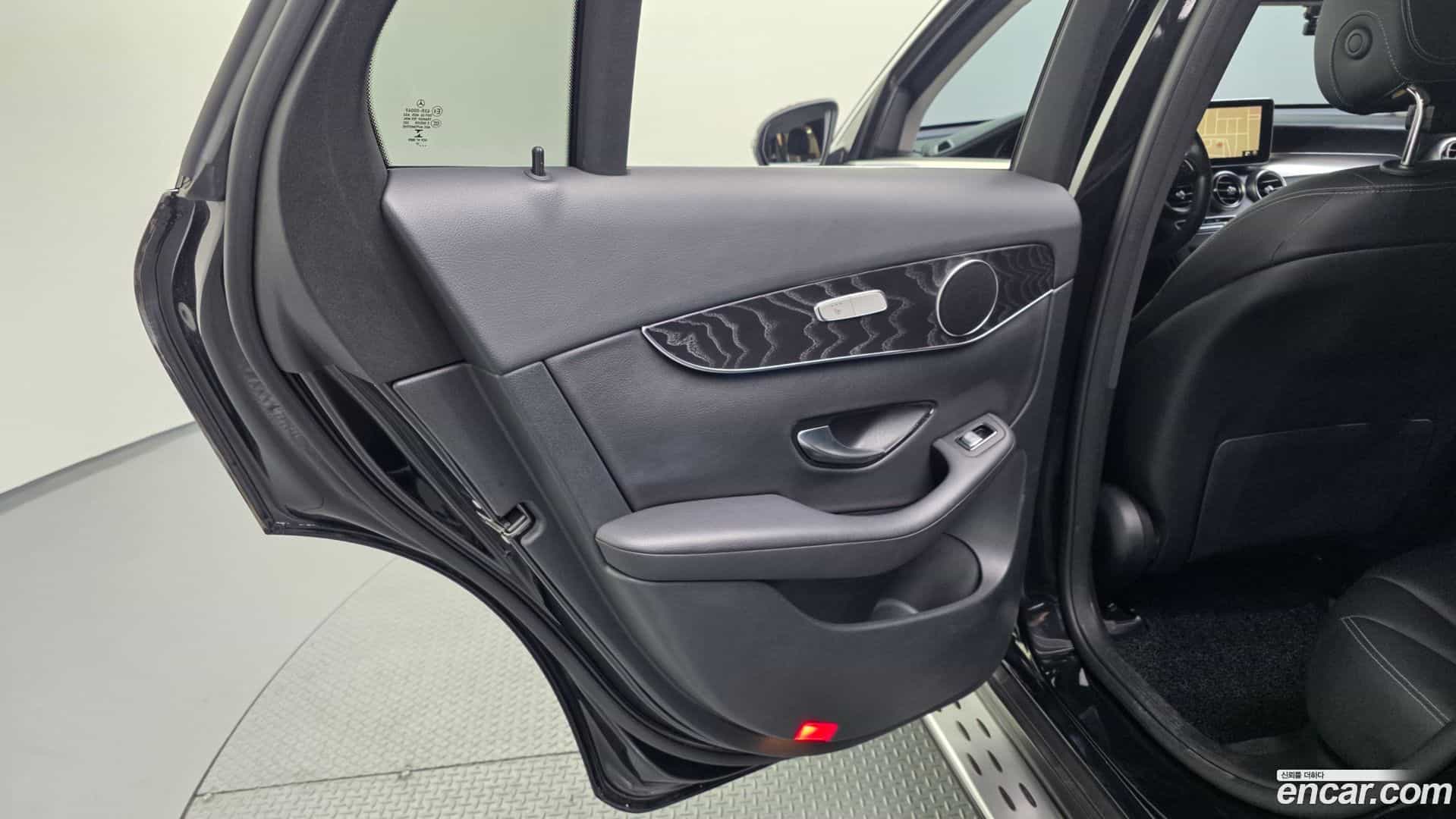 GLC-Class Mercedes-Benz 2019.9-INNER-035