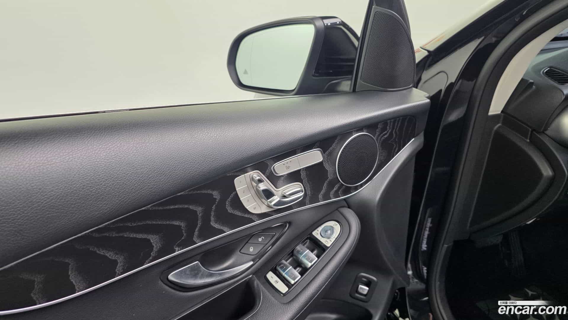 GLC-Class Mercedes-Benz 2019.9-OPTION-040