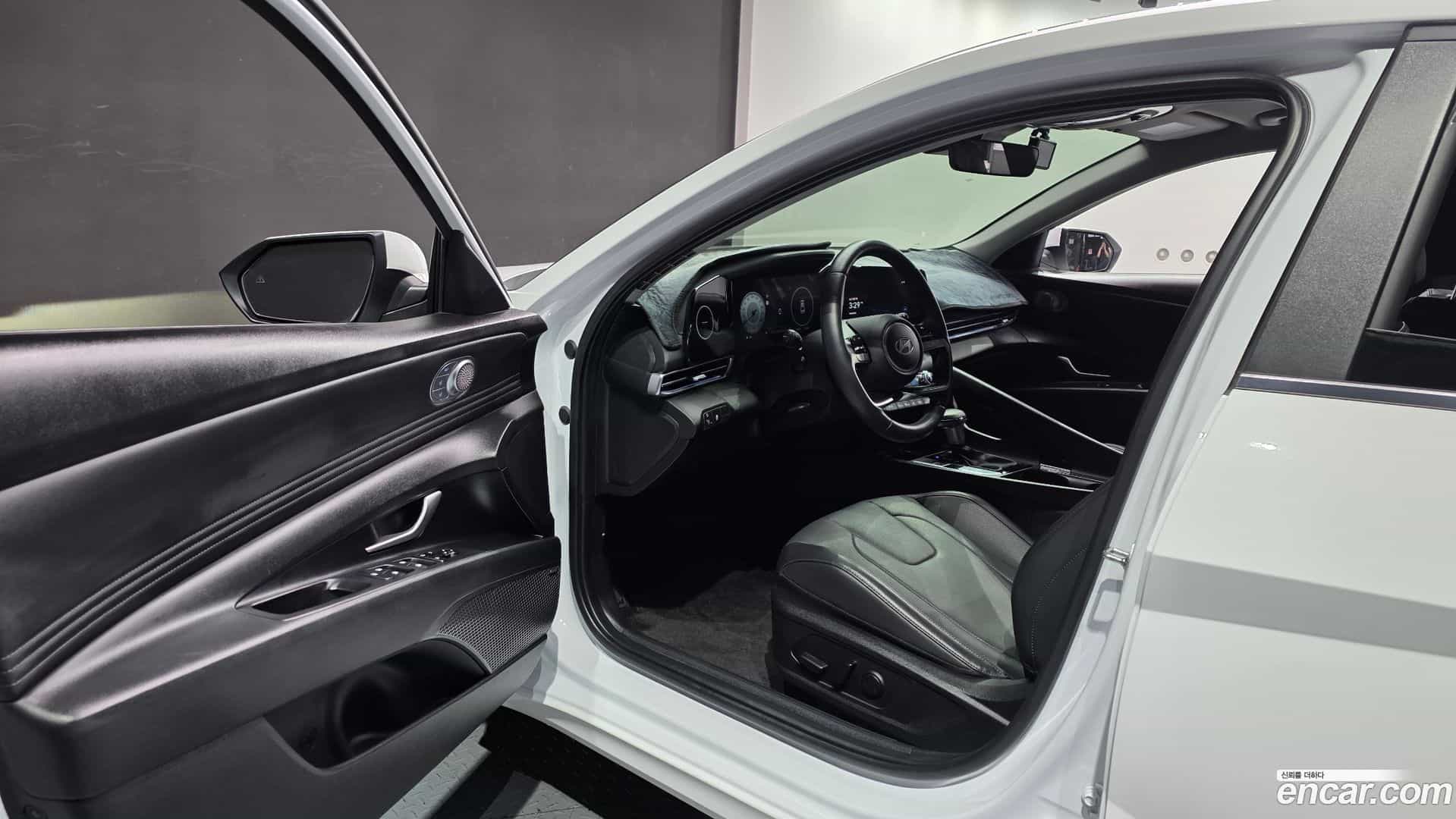 AVANTE Hyundai 2023.10-INNER-010