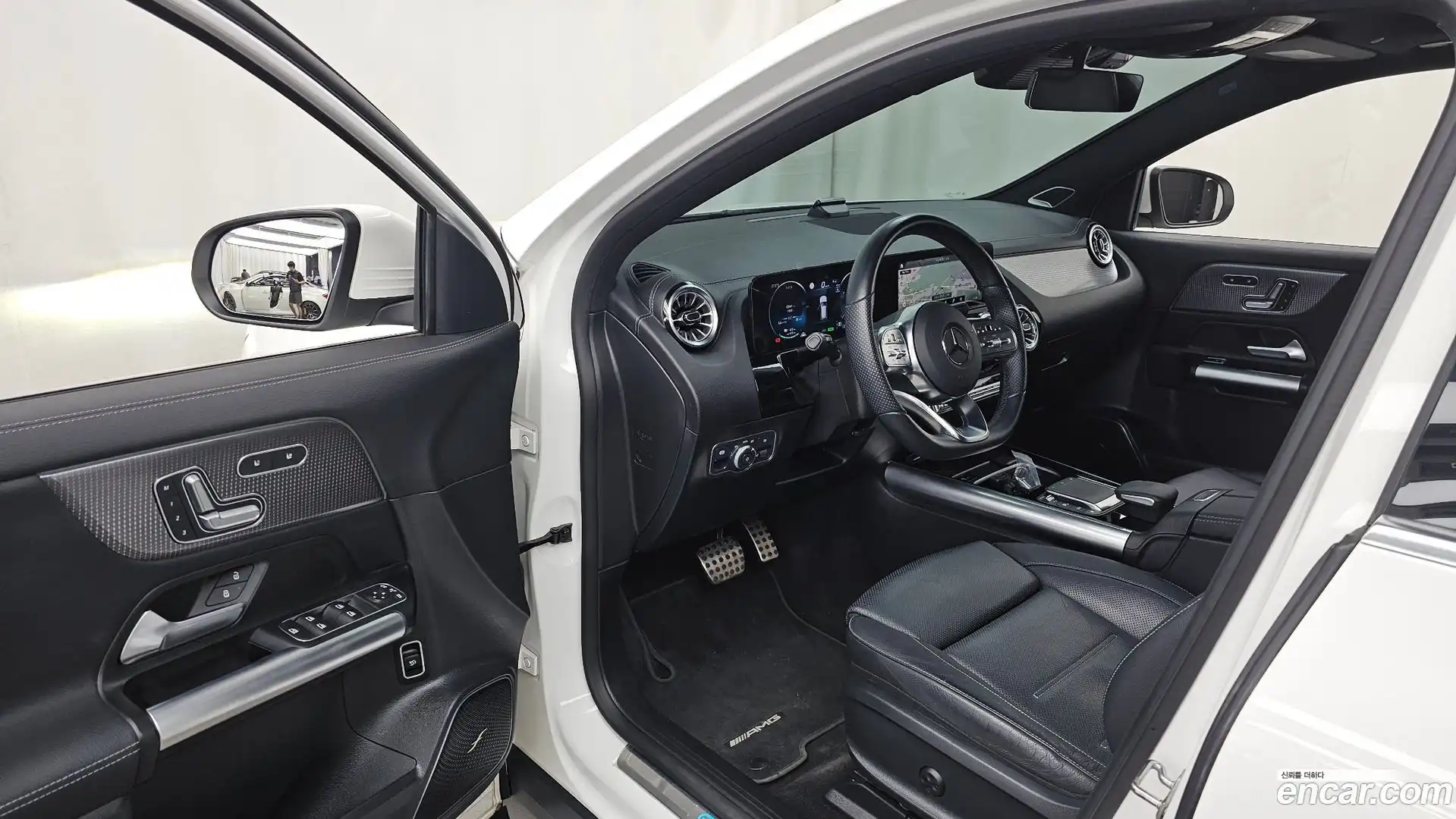 EQA Mercedes-Benz 2023.2-INNER-010