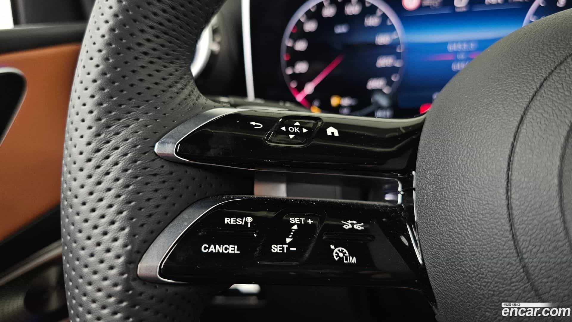 GLC-Class Mercedes-Benz 2025.9-OPTION-043