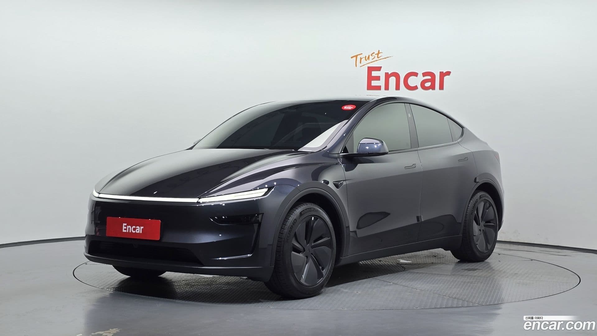 Main__Slider__Photo:Model Y Tesla 2025.10-0